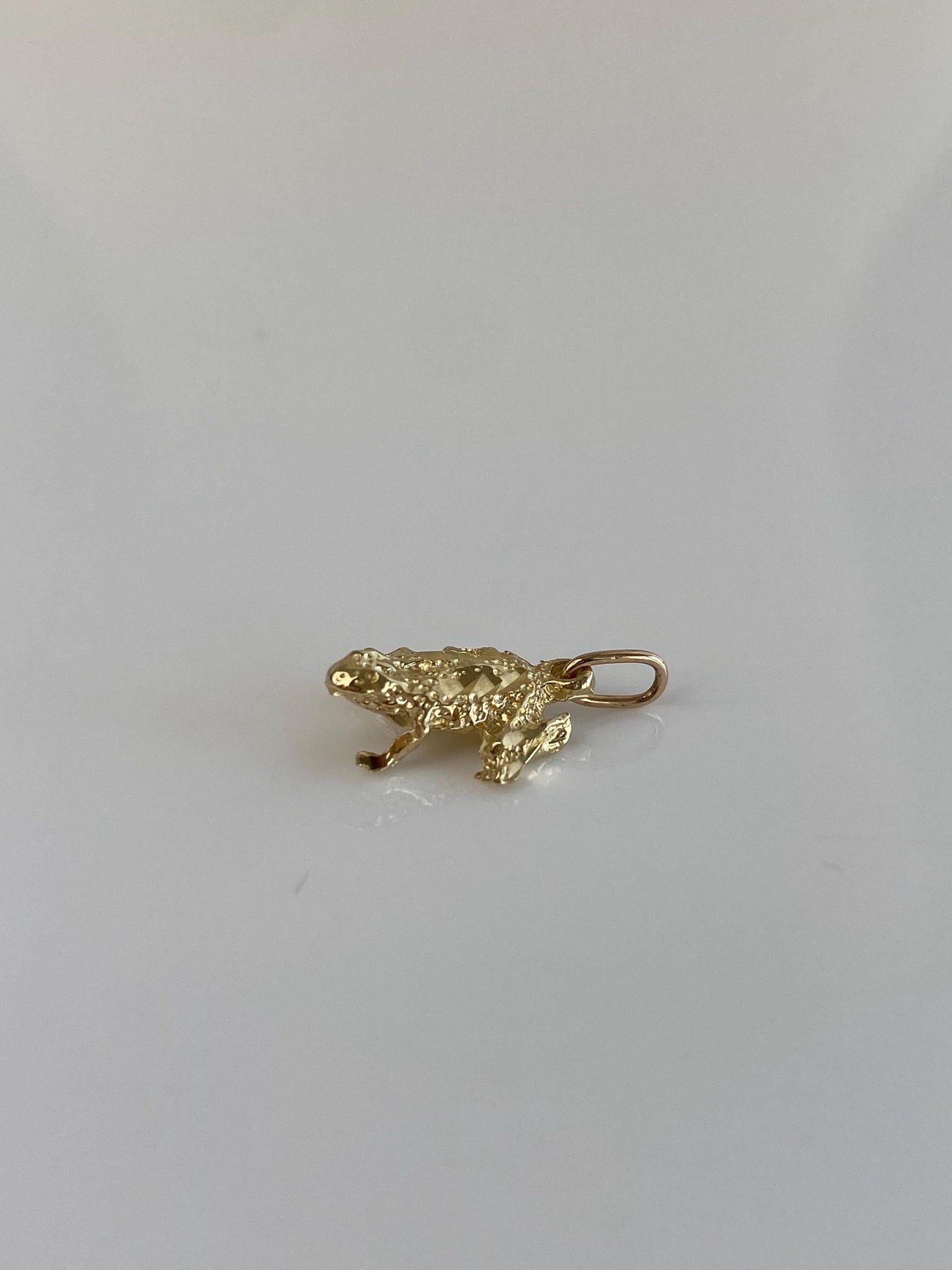 Vintage Solid 14k Yellow Gold Diamond Cut Frog Charm