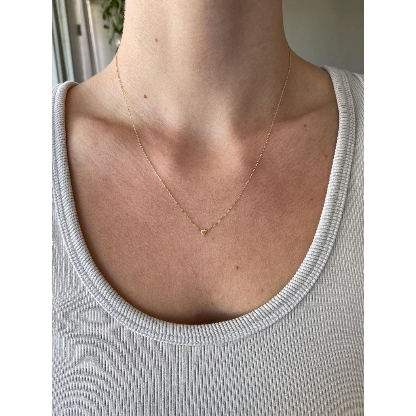 Vintage Solid 14k Yellow Gold Tiny Heart Dainty Curb Chain Necklace - 18 inches