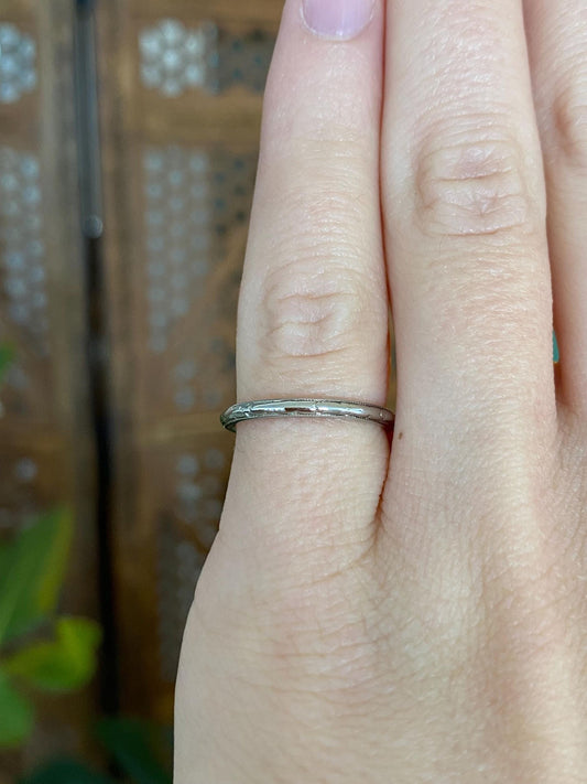 Vintage Solid 18k White Gold Designed Ring Band - Size 4.25