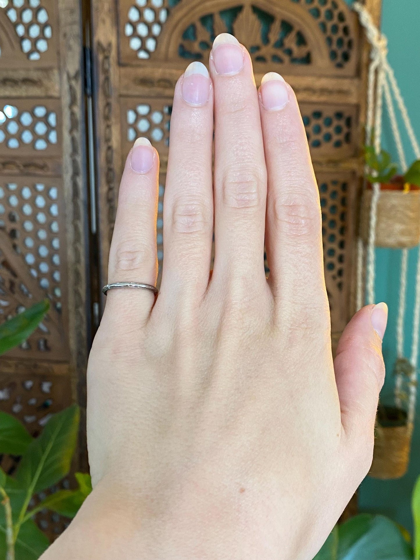 Vintage Solid 18k White Gold Designed Ring Band - Size 4.25