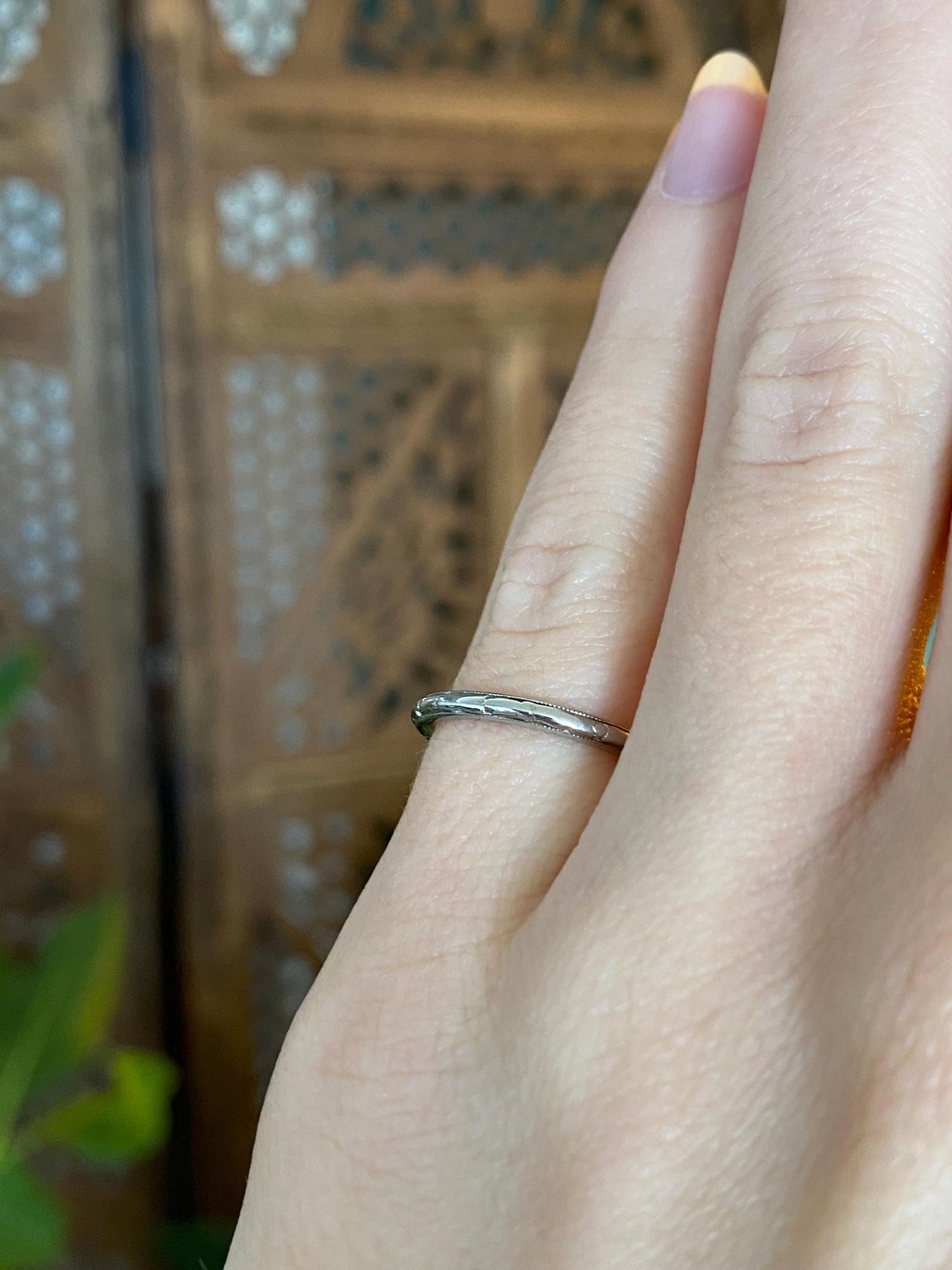 Vintage Solid 18k White Gold Designed Ring Band - Size 4.25