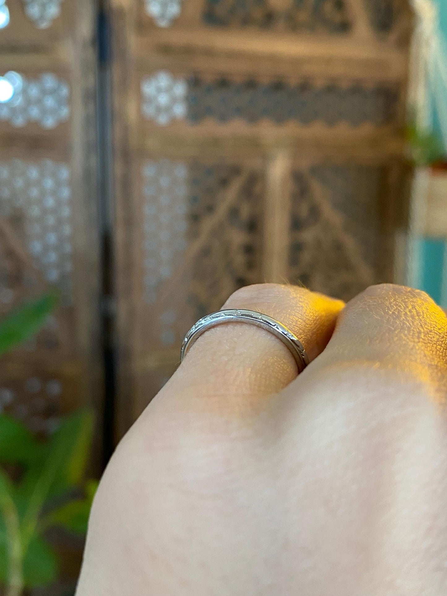 Vintage Solid 18k White Gold Designed Ring Band - Size 4.25