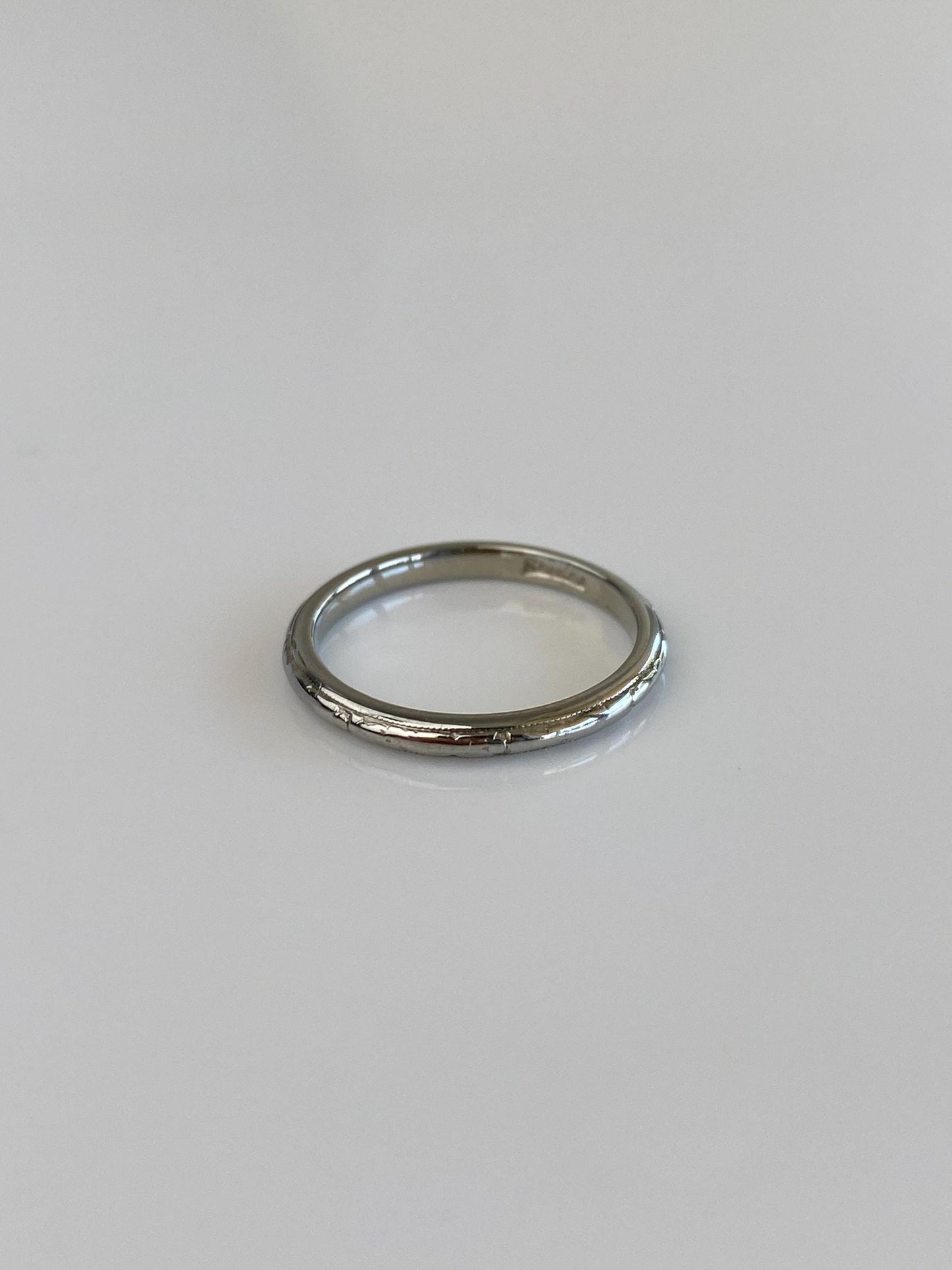 Vintage Solid 18k White Gold Designed Ring Band - Size 4.25