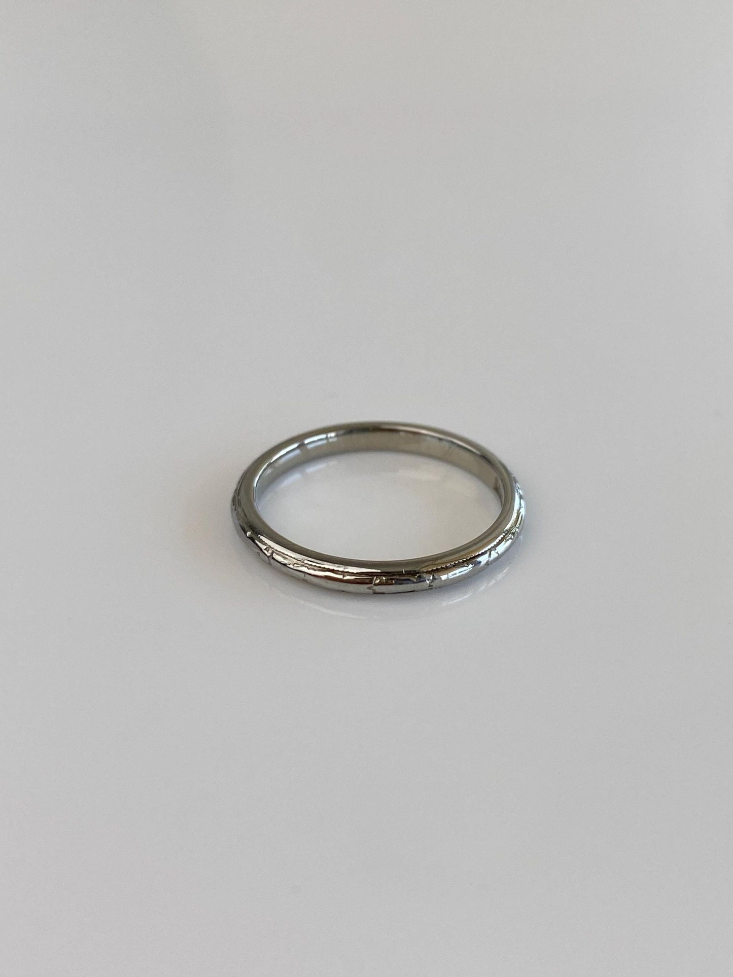 Vintage Solid 18k White Gold Designed Ring Band - Size 4.25