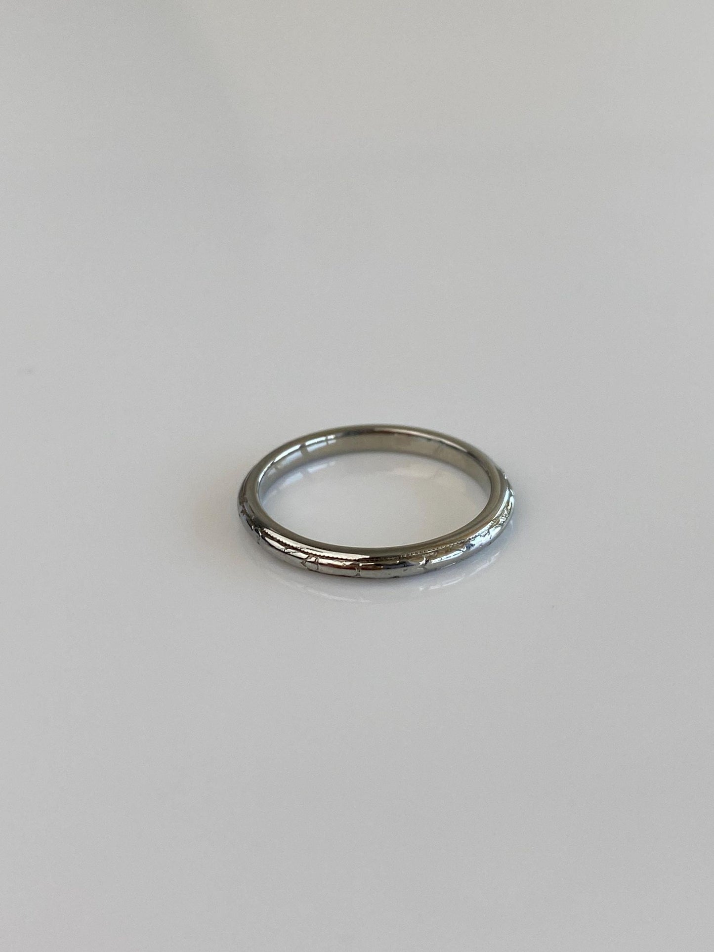 Vintage Solid 18k White Gold Designed Ring Band - Size 4.25