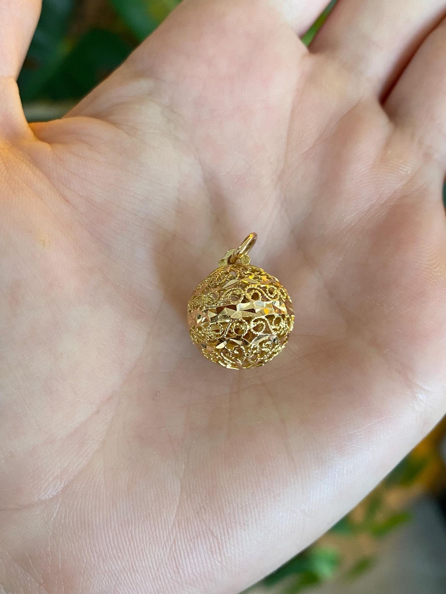 Vintage Solid 18k Yellow Gold Filigree Open Work Ball Charm