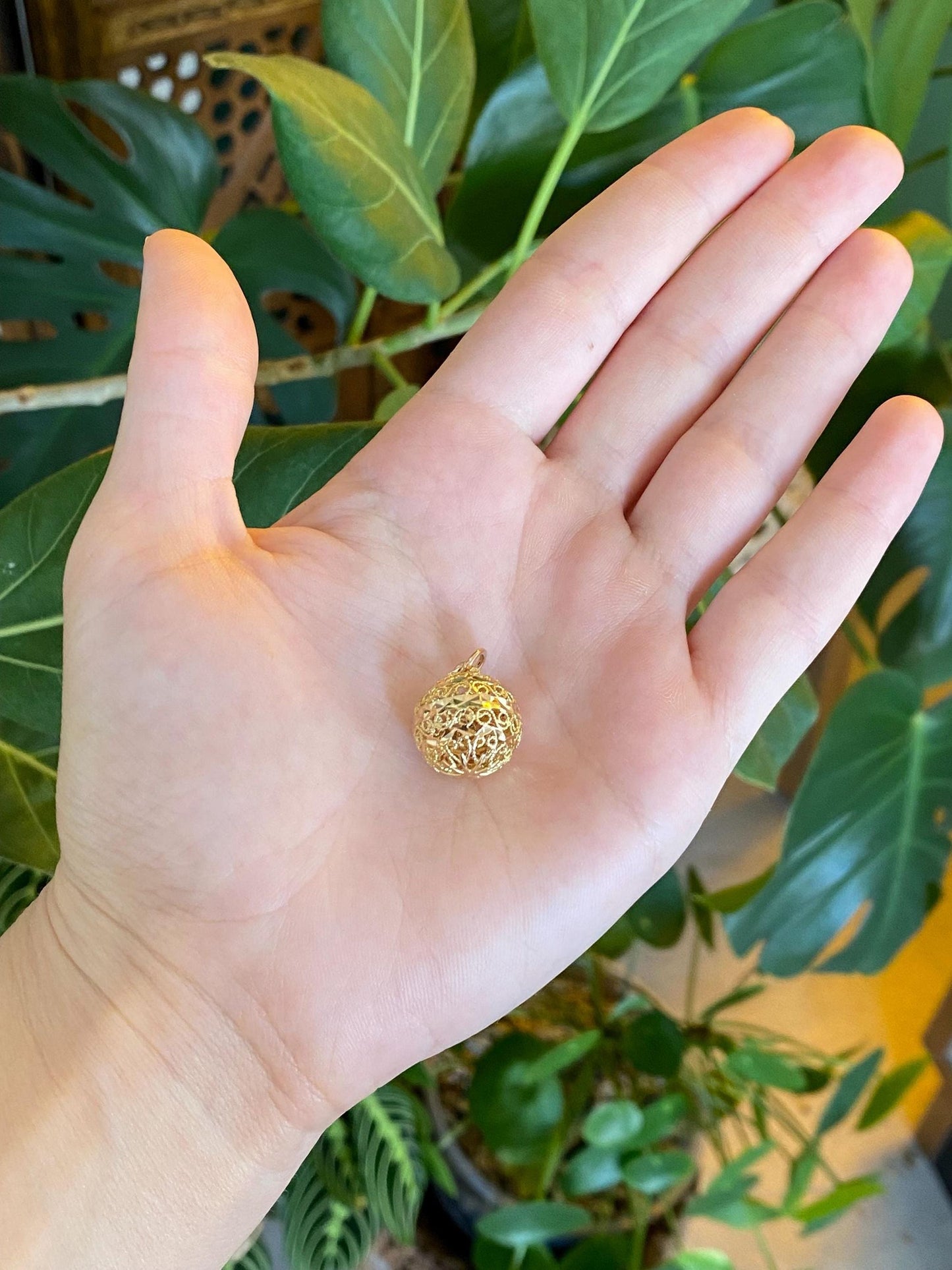 Vintage Solid 18k Yellow Gold Filigree Open Work Ball Charm