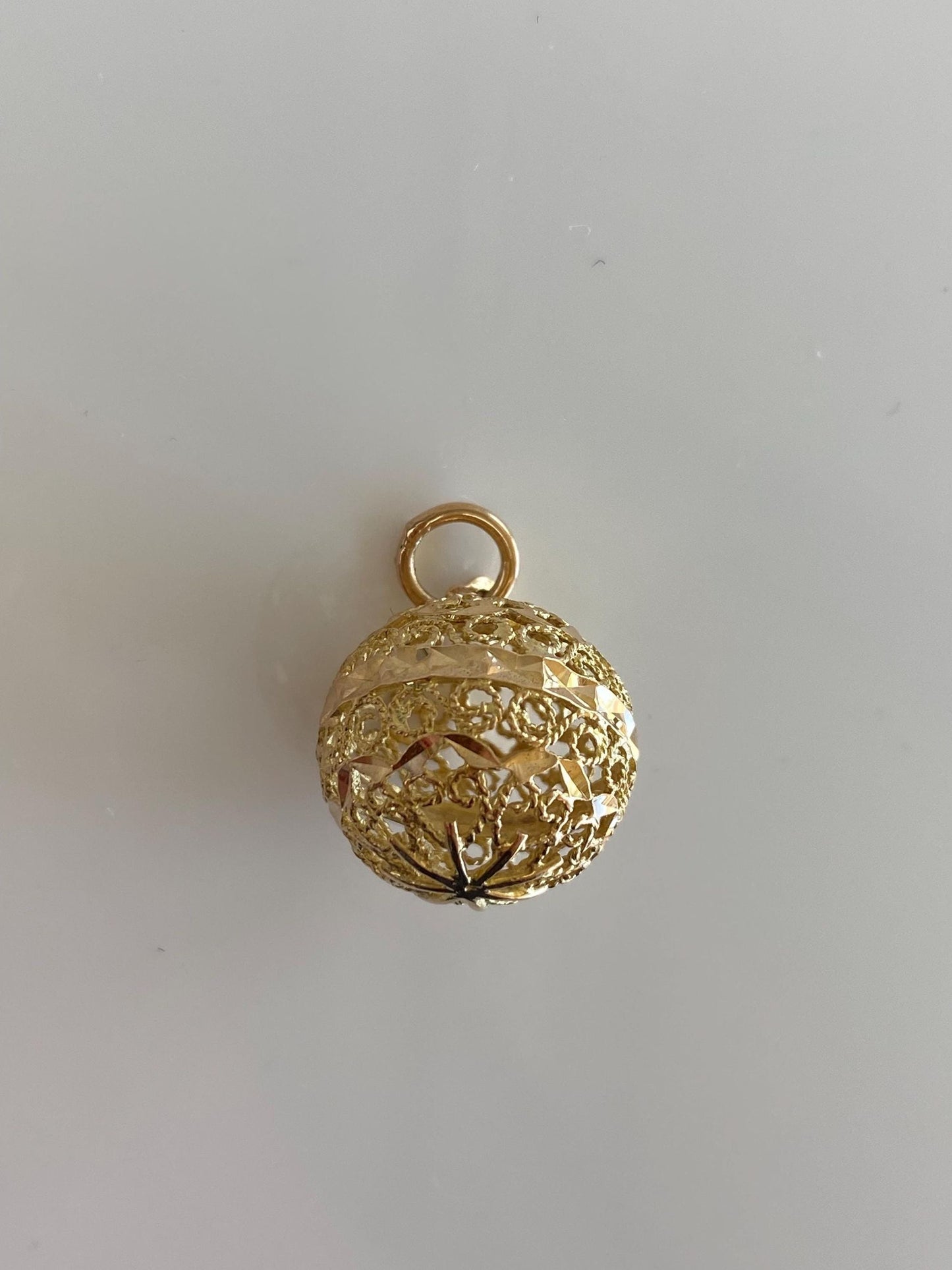 Vintage Solid 18k Yellow Gold Filigree Open Work Ball Charm