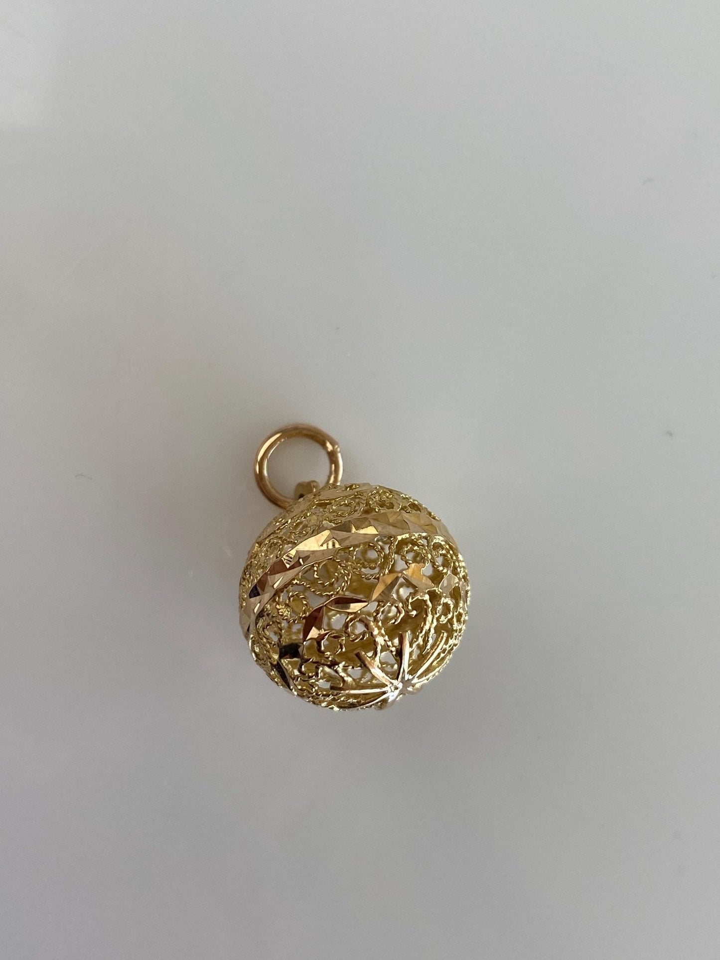 Vintage Solid 18k Yellow Gold Filigree Open Work Ball Charm