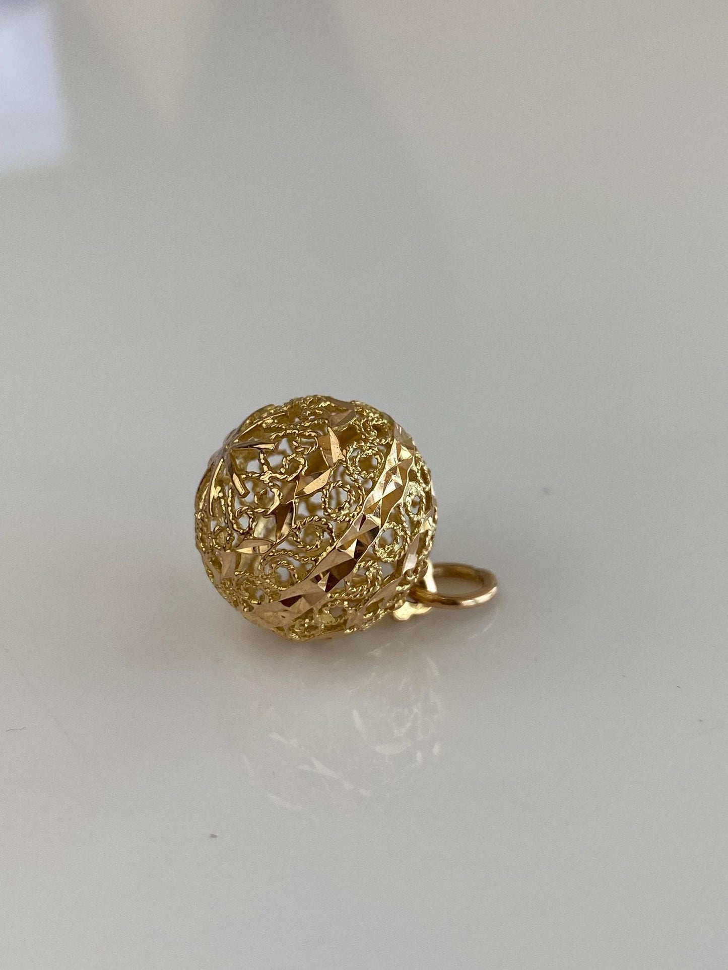 Vintage Solid 18k Yellow Gold Filigree Open Work Ball Charm