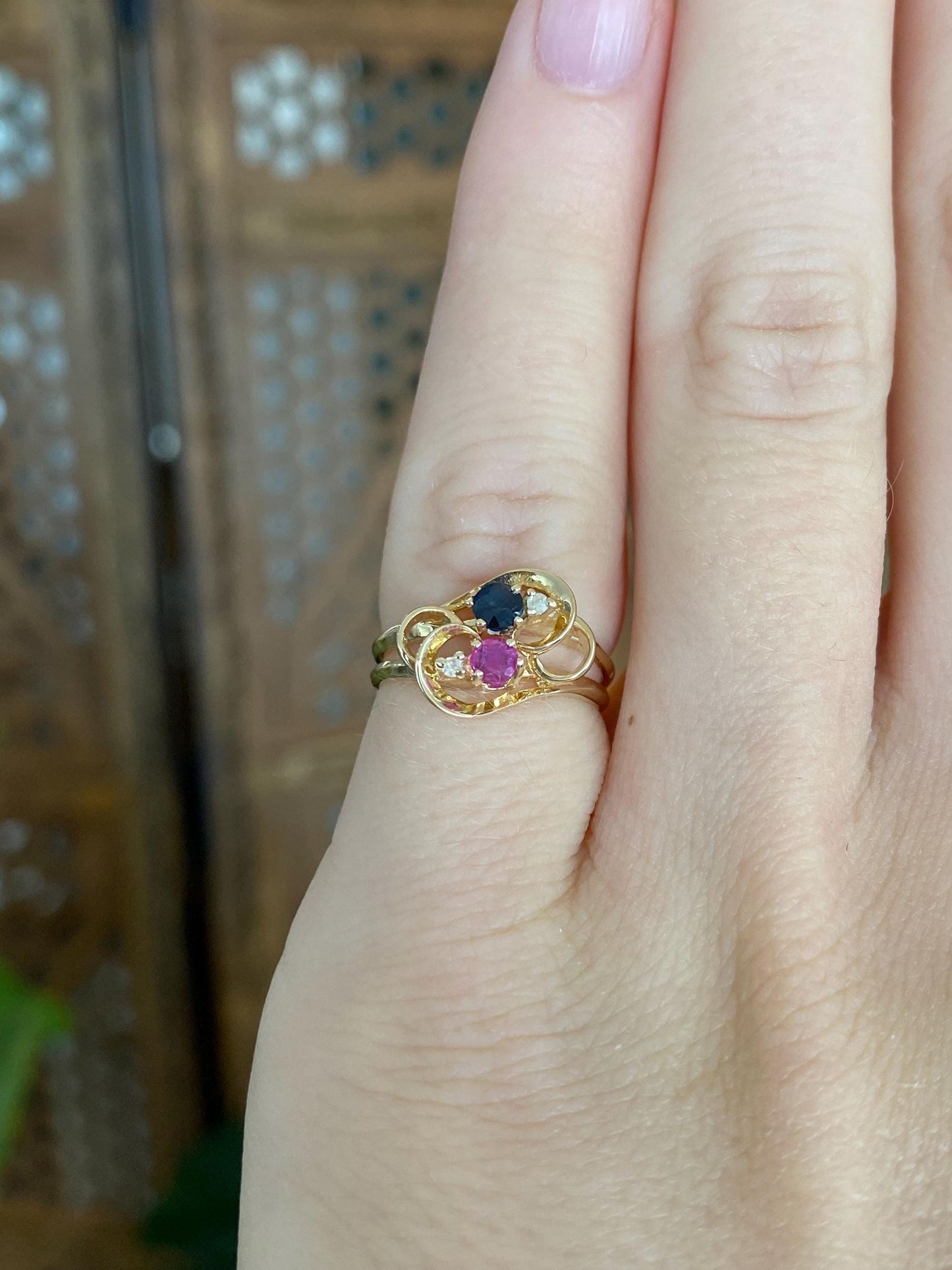 Vintage Solid 14k Yellow Gold Clear Sapphire Blue & Pink Spinel Ring - Size 2.75