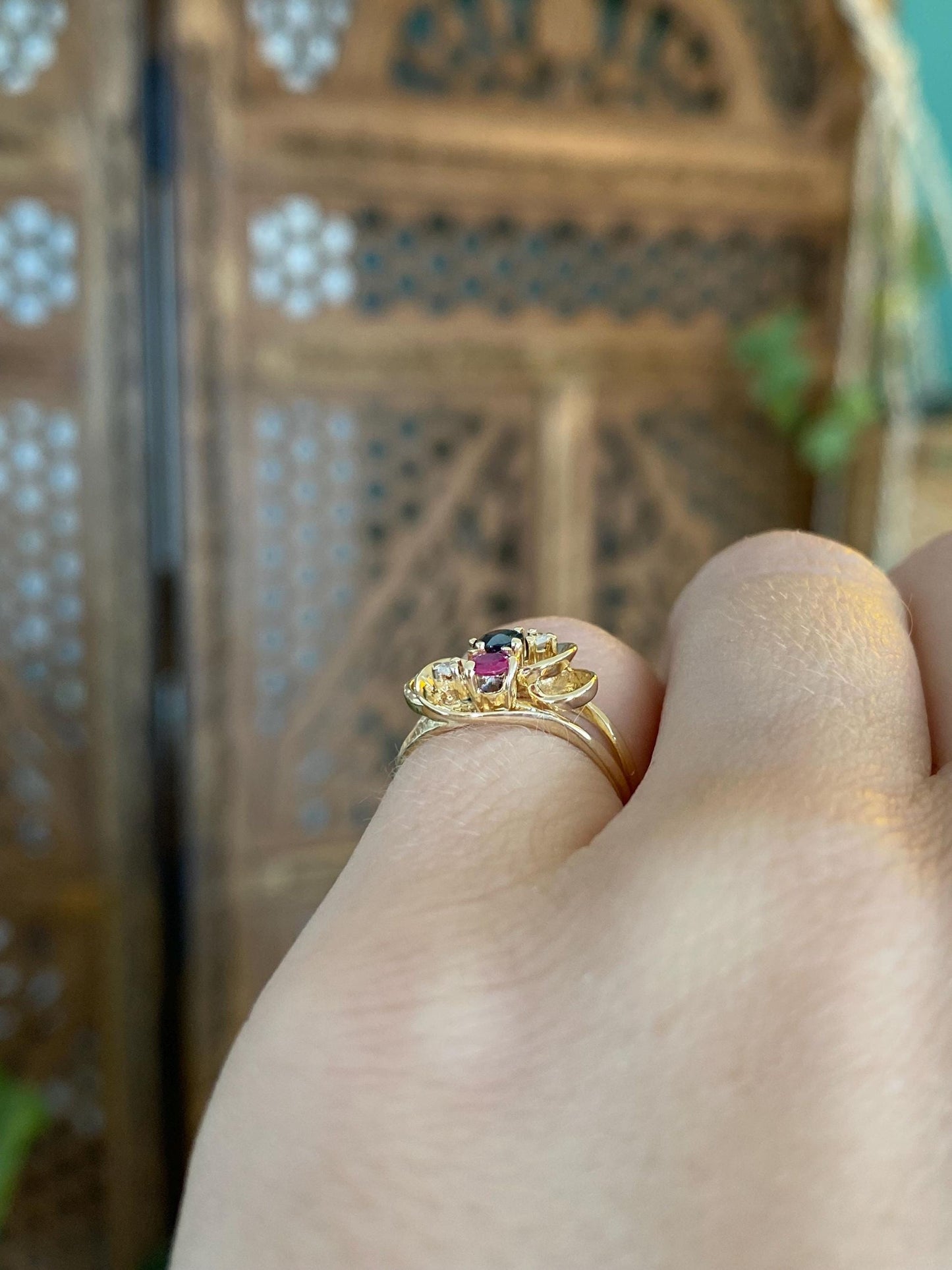 Vintage Solid 14k Yellow Gold Clear Sapphire Blue & Pink Spinel Ring - Size 2.75