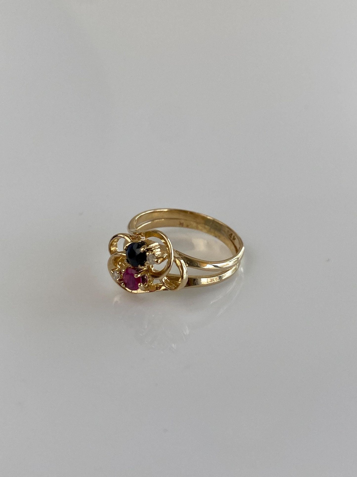 Vintage Solid 14k Yellow Gold Clear Sapphire Blue & Pink Spinel Ring - Size 2.75