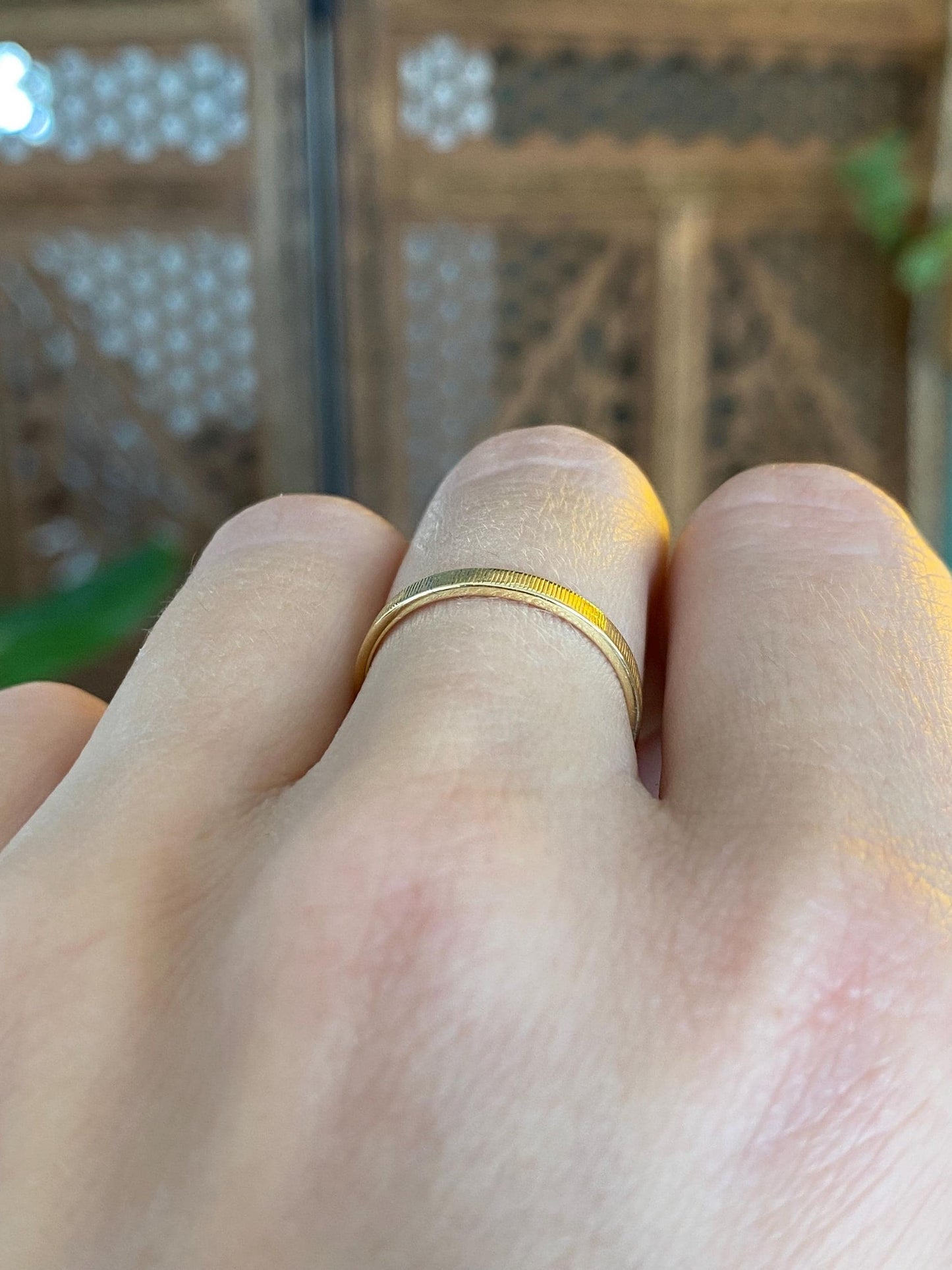 Vintage Solid 18k Yellow Gold Textured Ring Band - Size 6.25