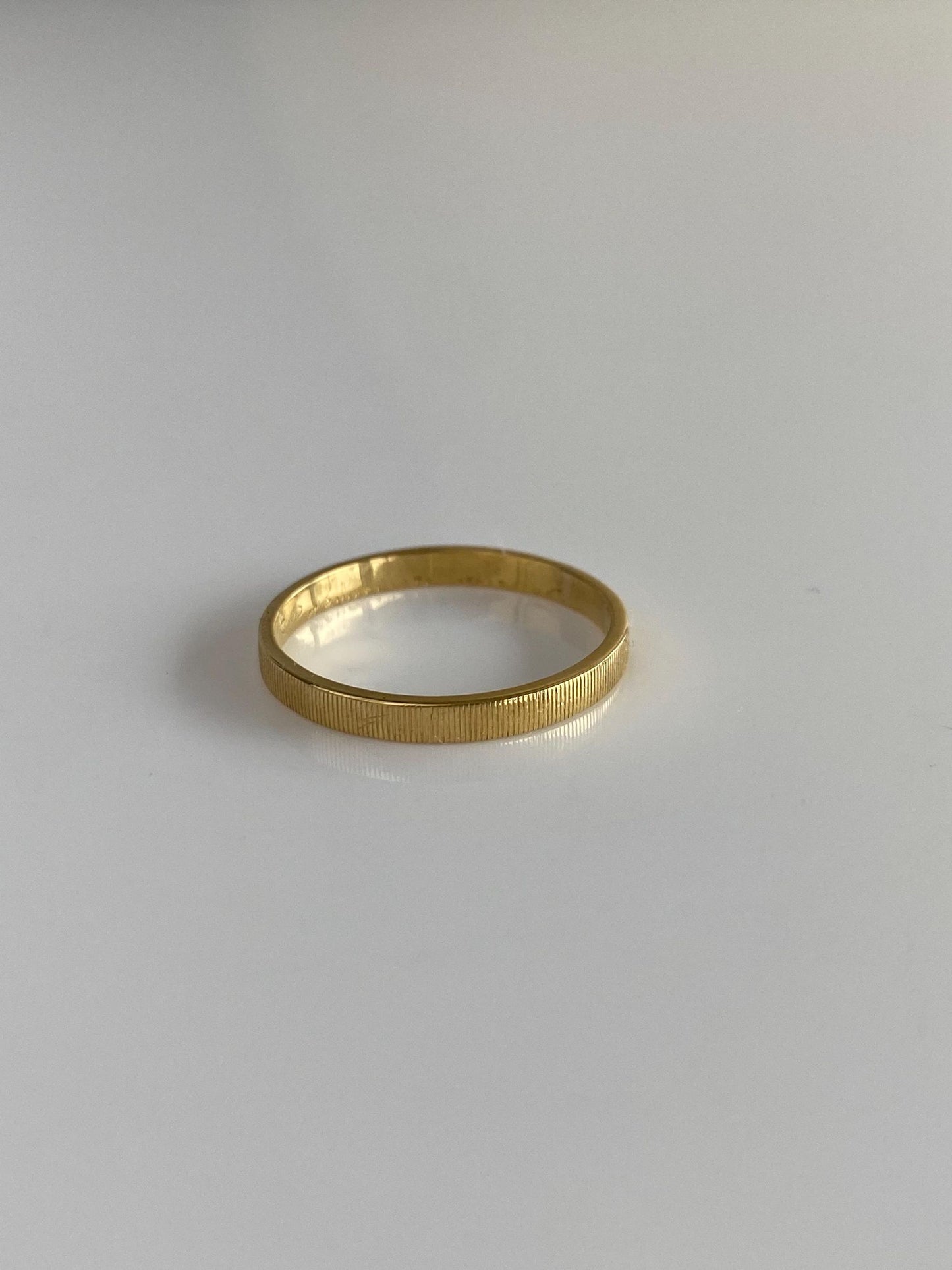 Vintage Solid 18k Yellow Gold Textured Ring Band - Size 6.25