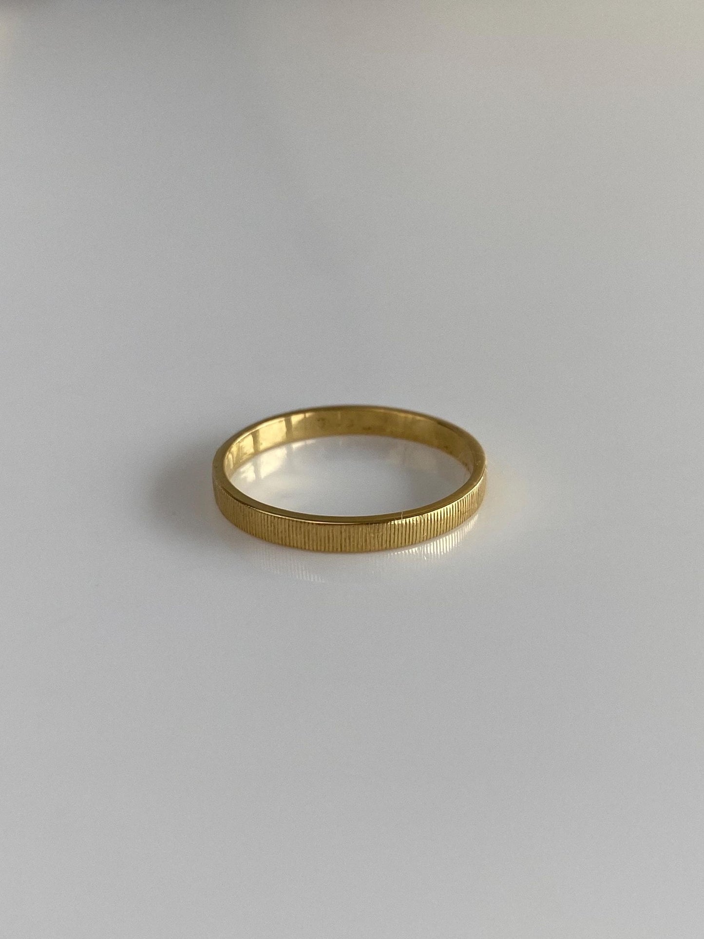Vintage Solid 18k Yellow Gold Textured Ring Band - Size 6.25