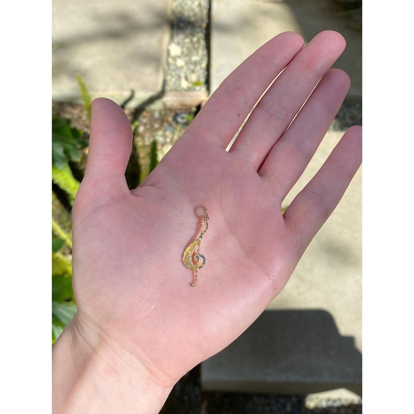 Vintage Solid 10k Yellow Gold Diamond Cut Music Symbol Charm