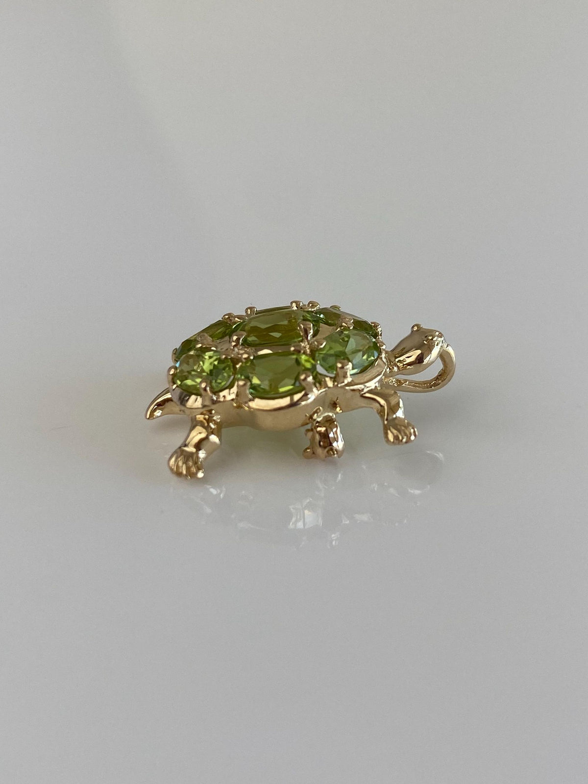 Vintage Solid 14k Yellow Gold Peridot Turtle Brooch Pin