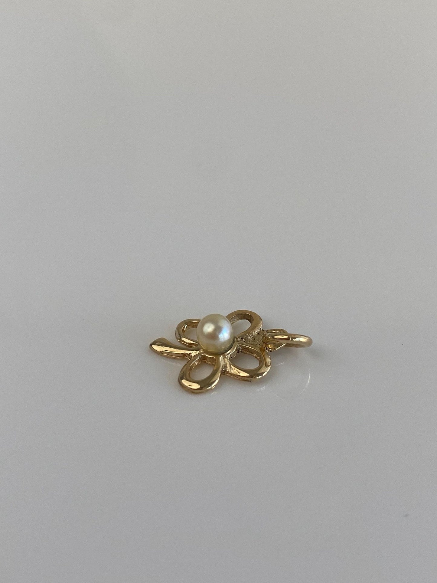 Vintage Solid 14k Yellow Gold Pearl Clover Charm