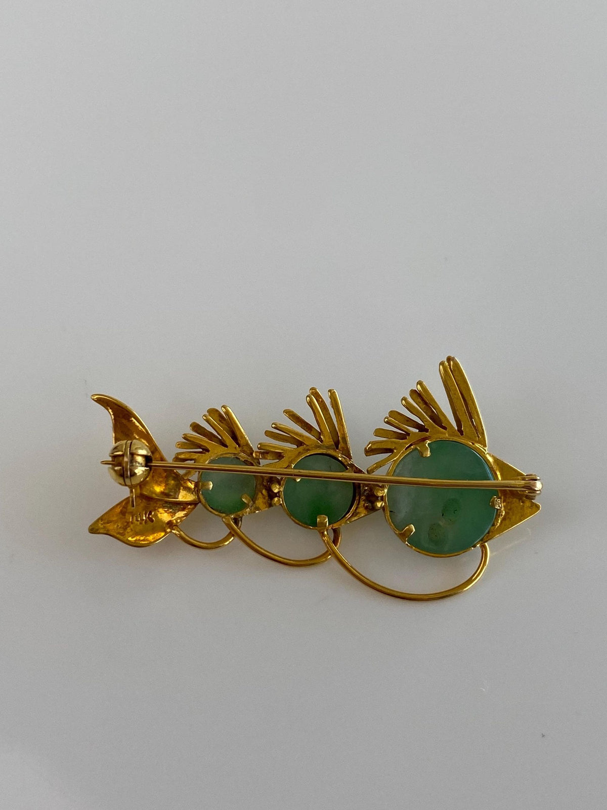 Vintage Solid 14k Yellow Gold Jade Pink Spinel School of Fish Brooch Pin