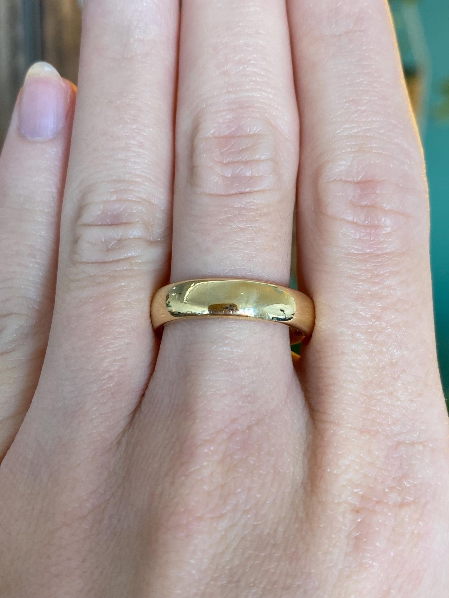 Vintage Solid 18k Yellow Gold Ring Band - Size 8.25