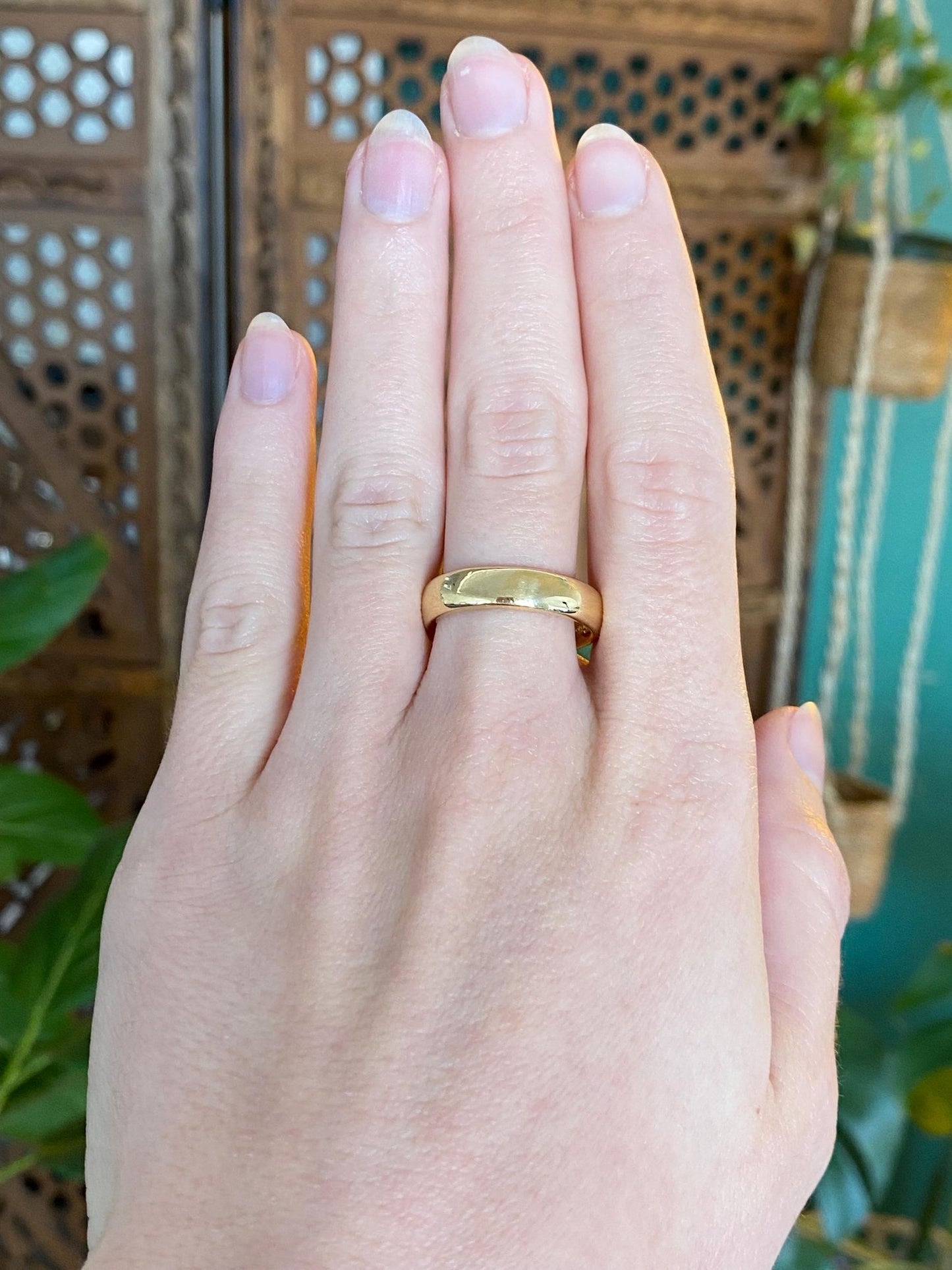 Vintage Solid 18k Yellow Gold Ring Band - Size 8.25
