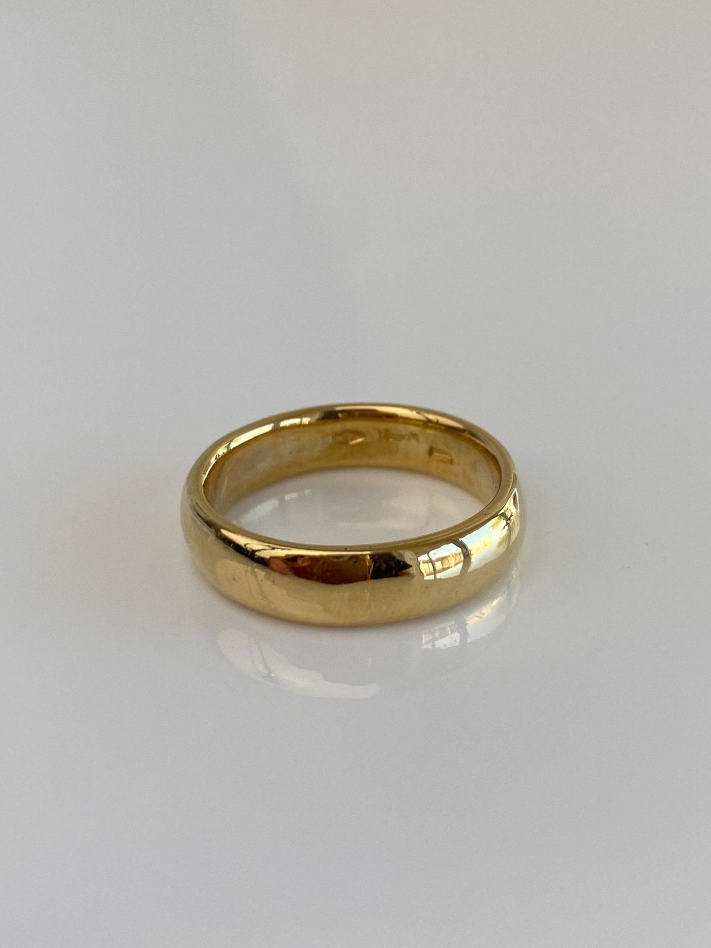 Vintage Solid 18k Yellow Gold Ring Band - Size 8.25