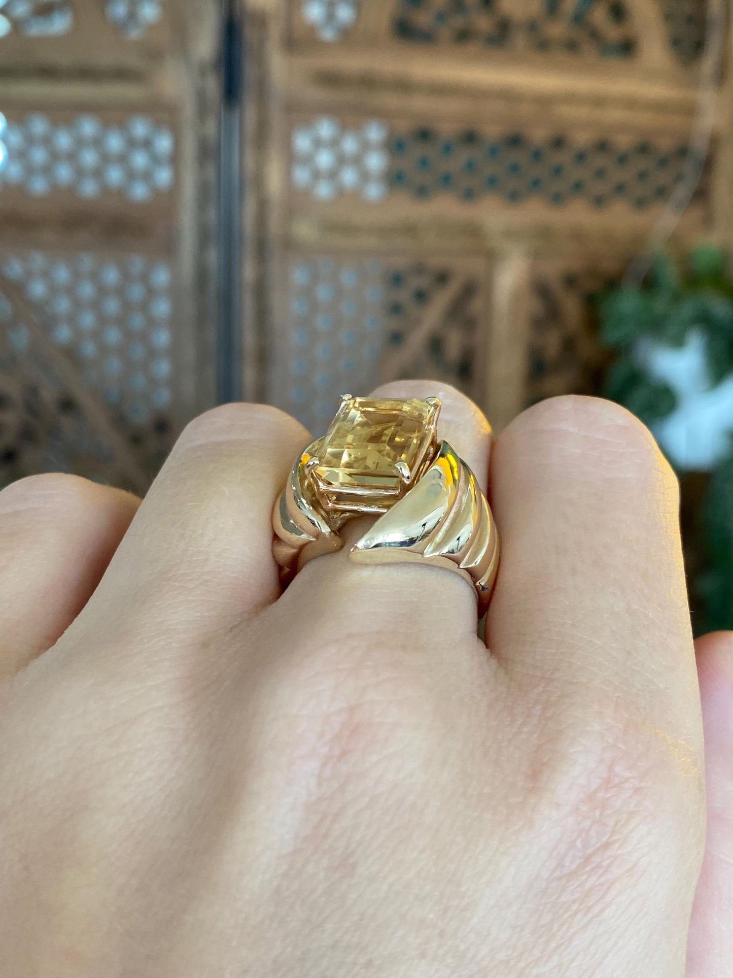 Vintage Solid 14k Yellow Gold Citrine Scalloped Ring Band - Size 7.25