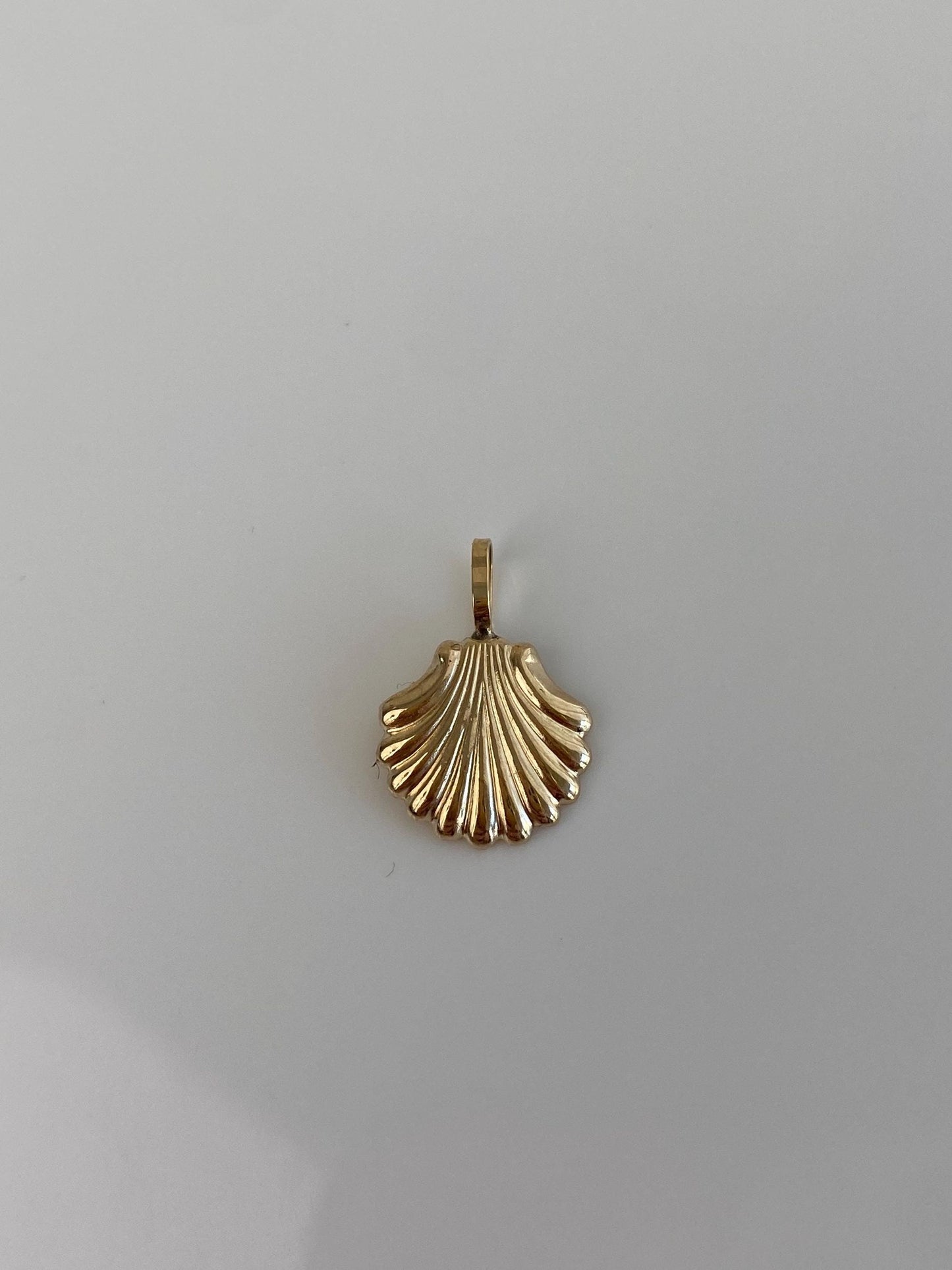 Vintage Solid 14k Yellow Gold Scalloped Shell Charm
