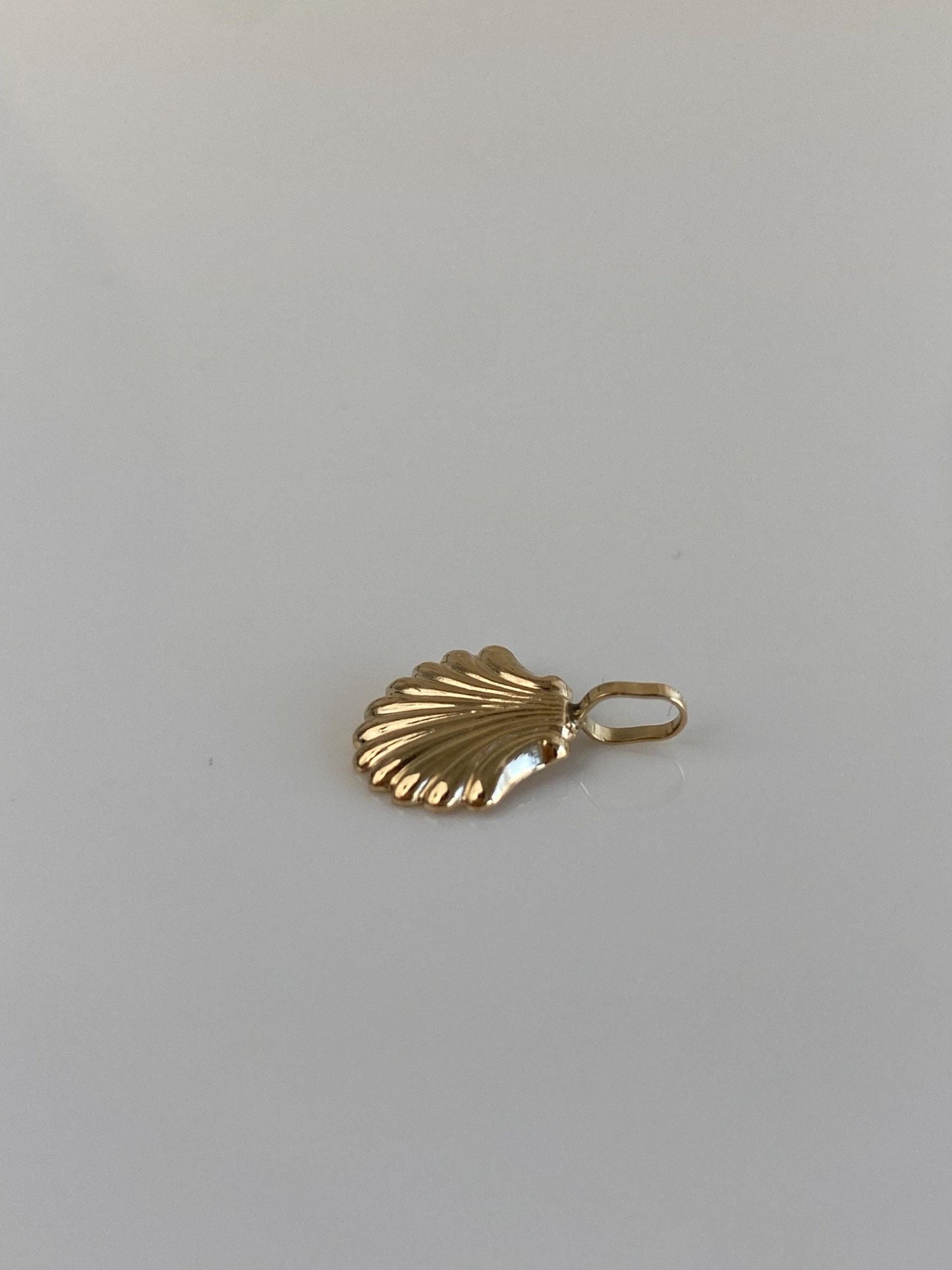 Vintage Solid 14k Yellow Gold Scalloped Shell Charm