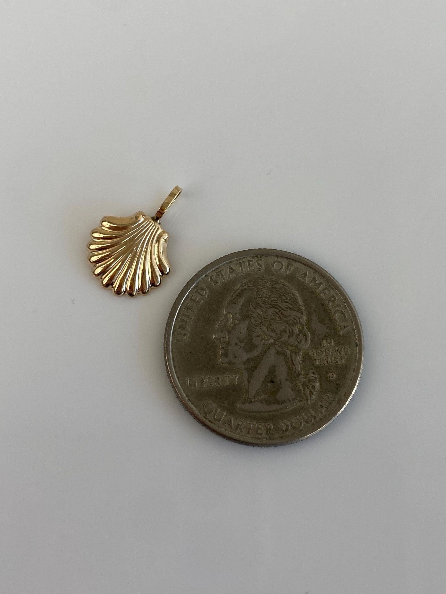 Vintage Solid 14k Yellow Gold Scalloped Shell Charm