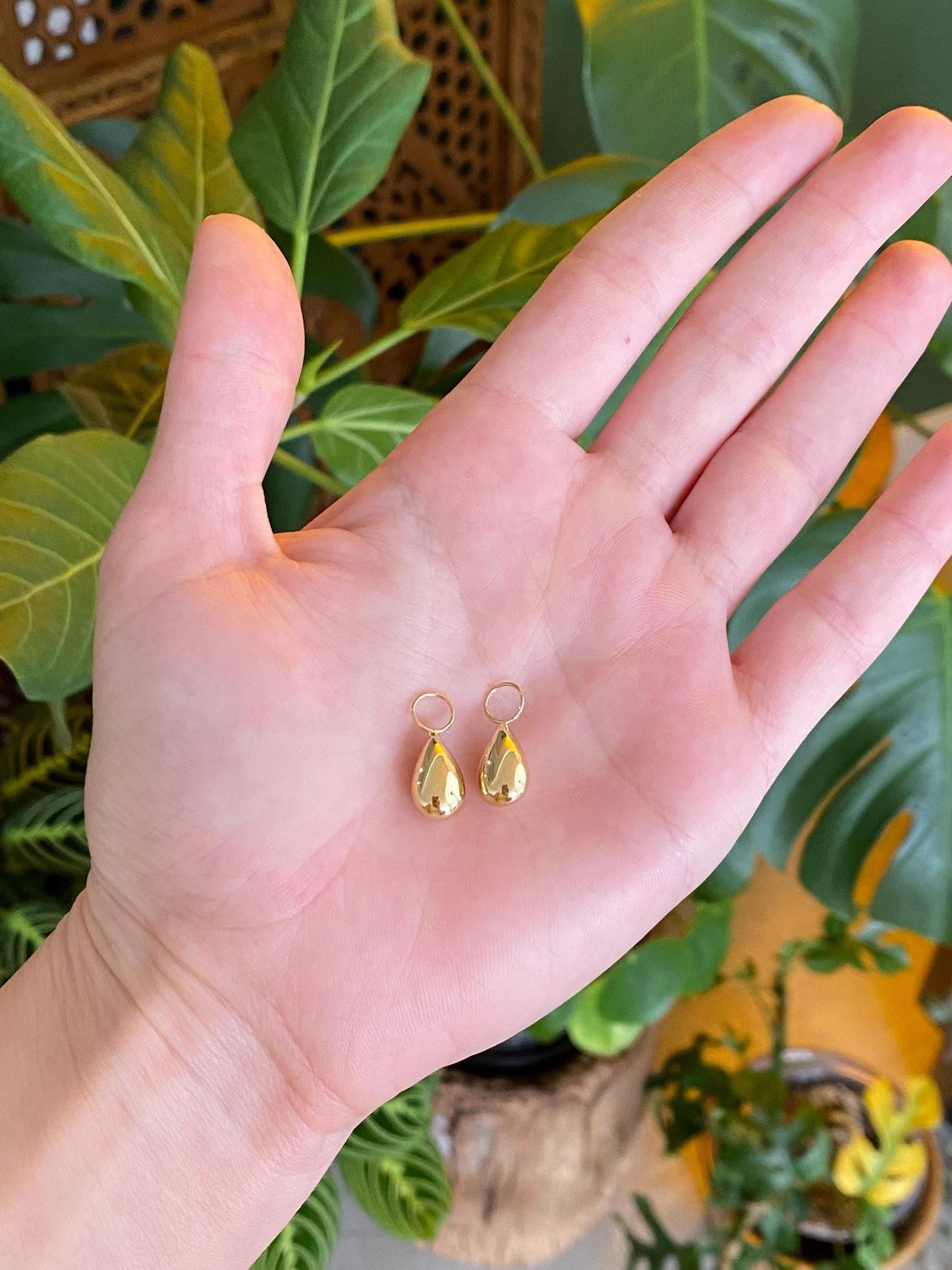 Vintage 18k Yellow Gold Teardrop Hoop Charms