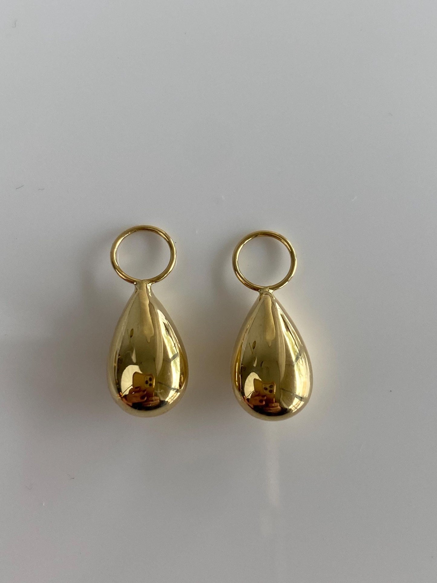 Vintage 18k Yellow Gold Teardrop Hoop Charms
