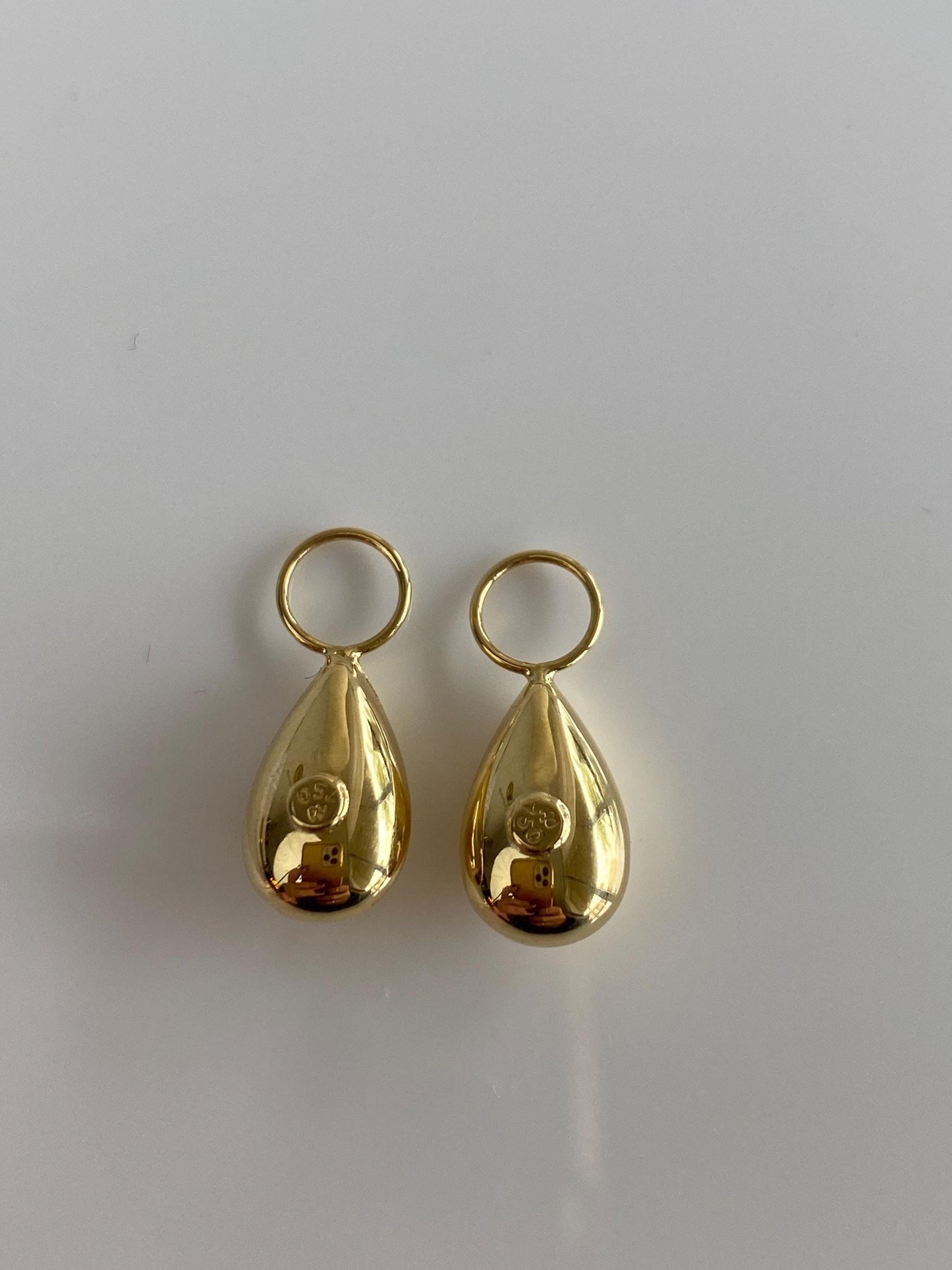 Vintage 18k Yellow Gold Teardrop Hoop Charms
