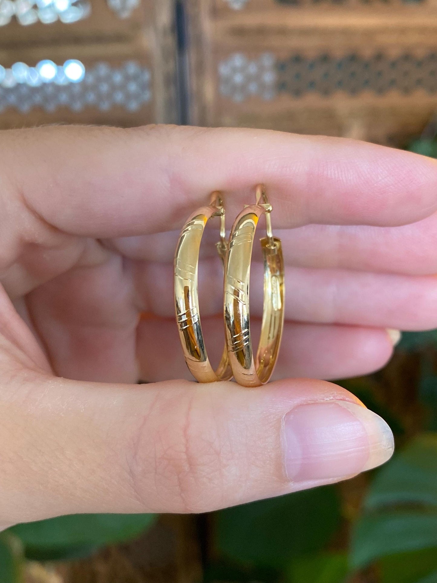 Vintage Solid 18k Yellow Gold Design Hoop Earrings