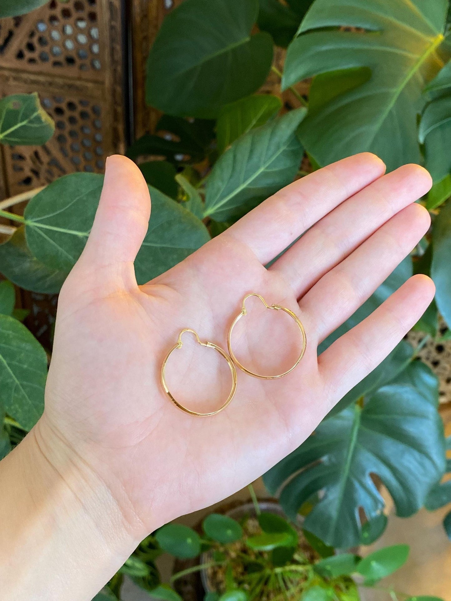 Vintage Solid 18k Yellow Gold Design Hoop Earrings
