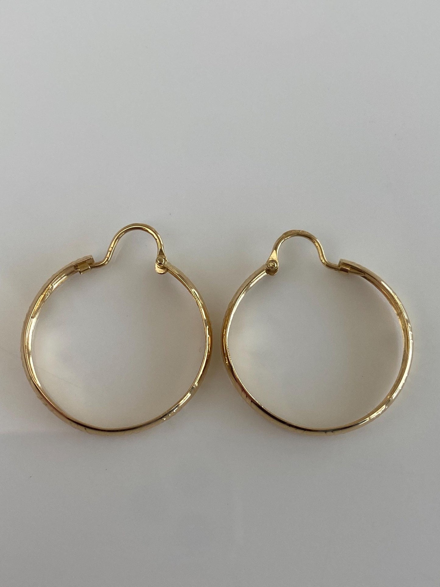 Vintage Solid 18k Yellow Gold Design Hoop Earrings