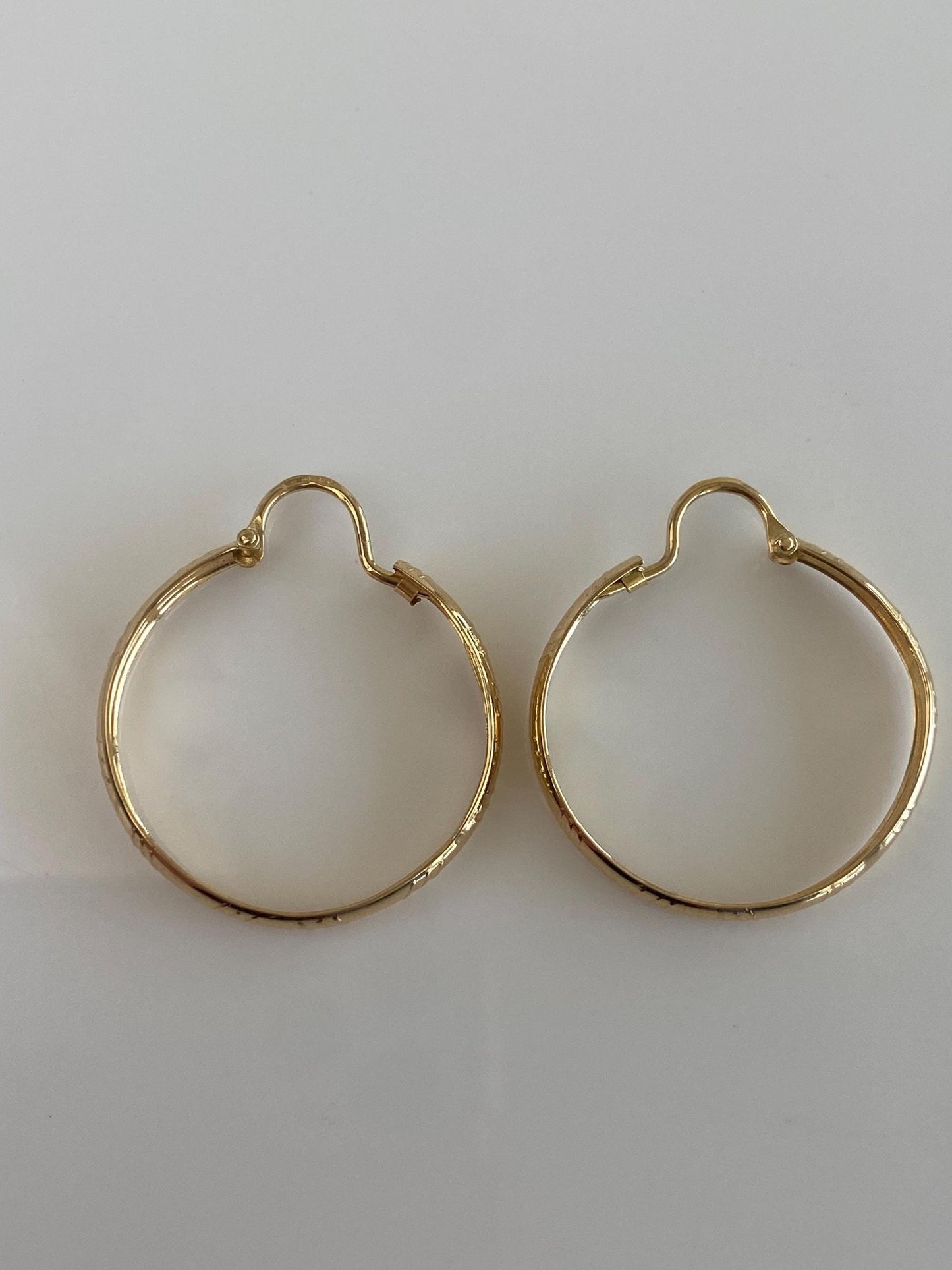 Vintage Solid 18k Yellow Gold Design Hoop Earrings
