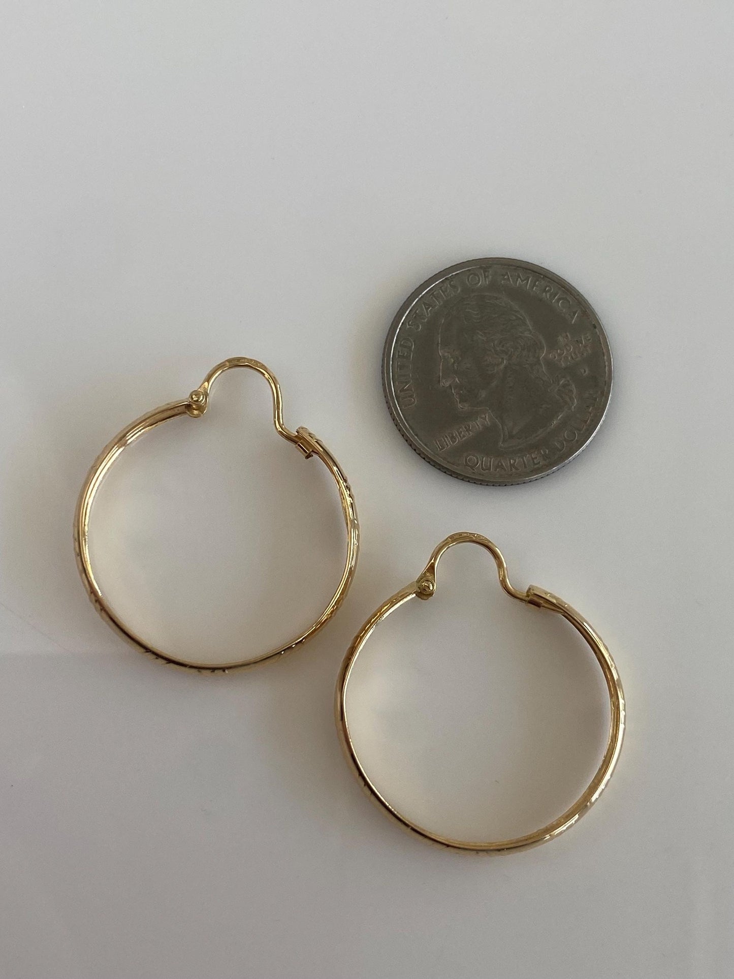 Vintage Solid 18k Yellow Gold Design Hoop Earrings