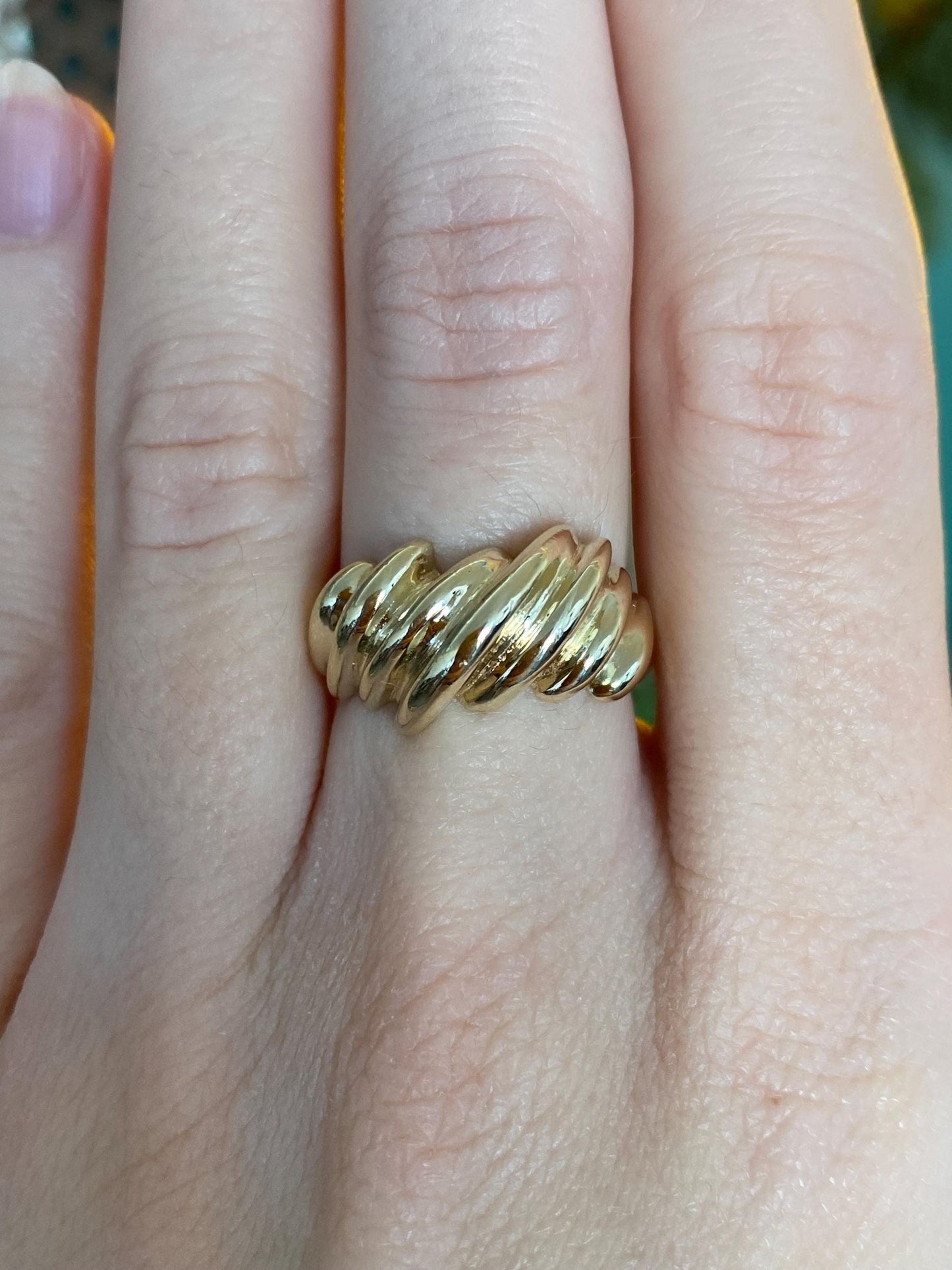 Solid 14k Yellow Gold Scalloped Ring Band - Size 6