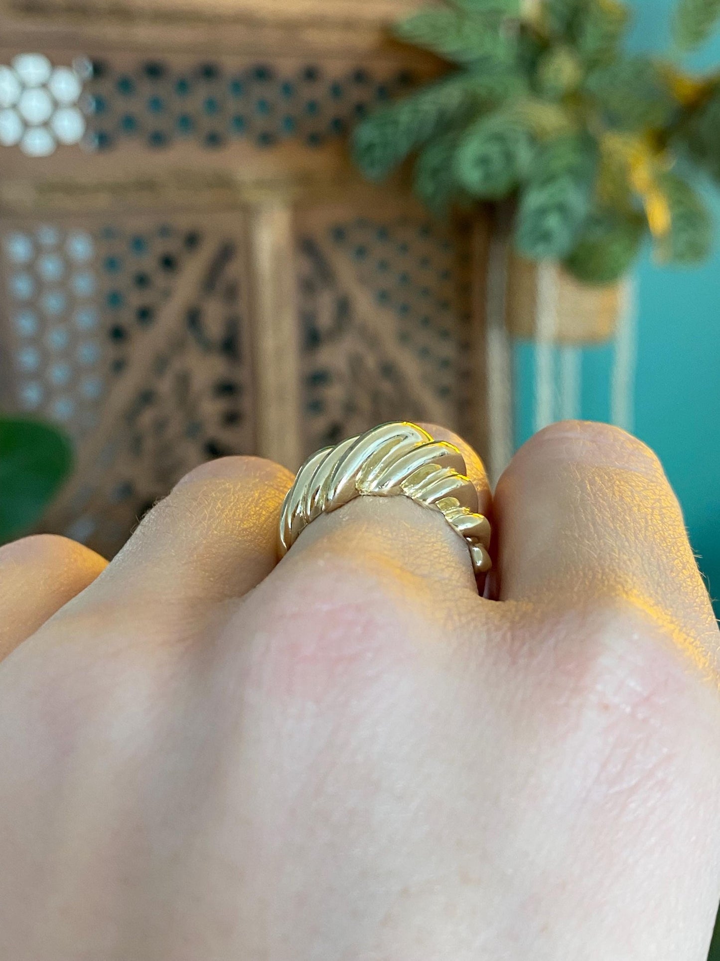 Solid 14k Yellow Gold Scalloped Ring Band - Size 6