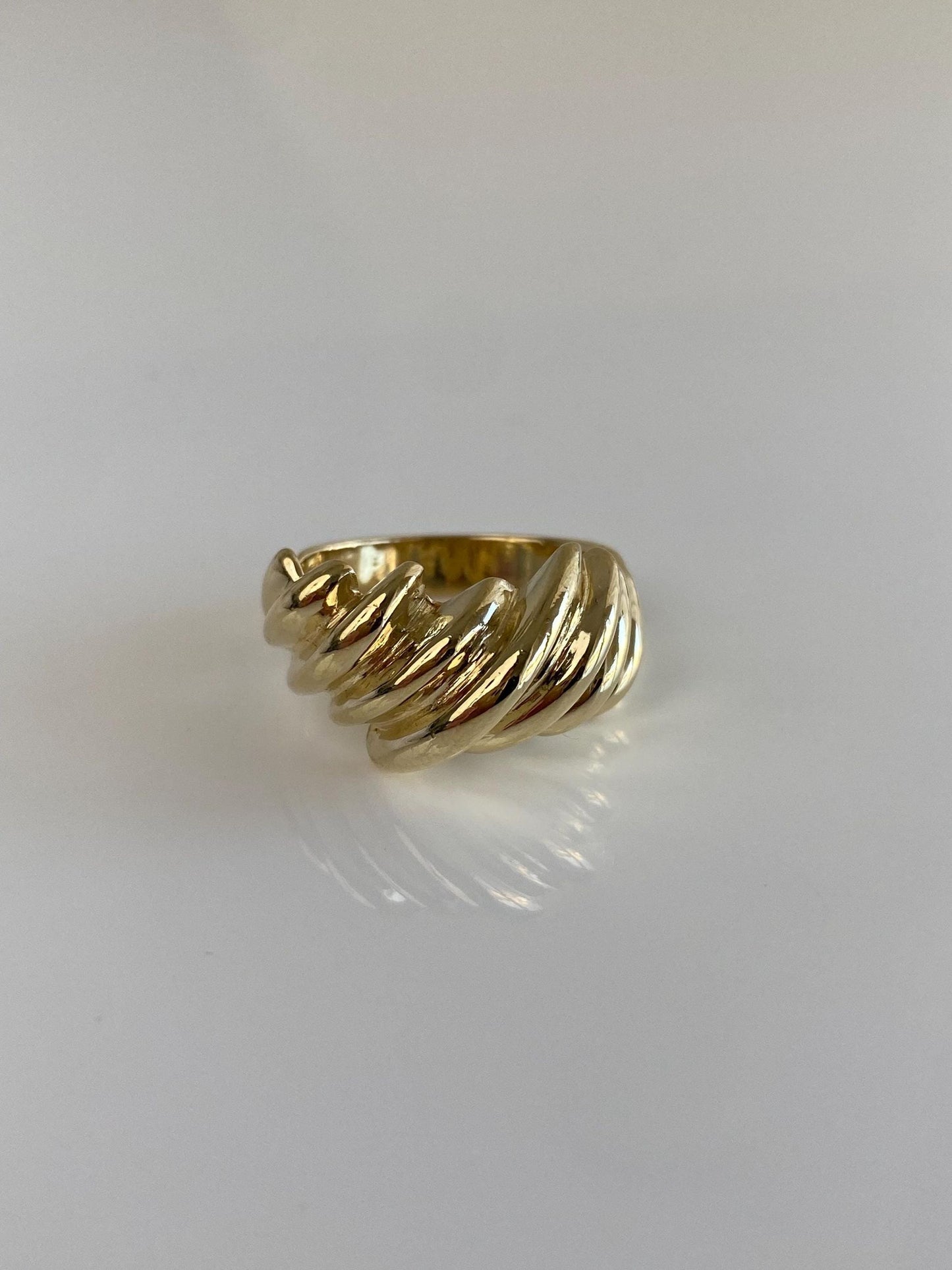 Solid 14k Yellow Gold Scalloped Ring Band - Size 6