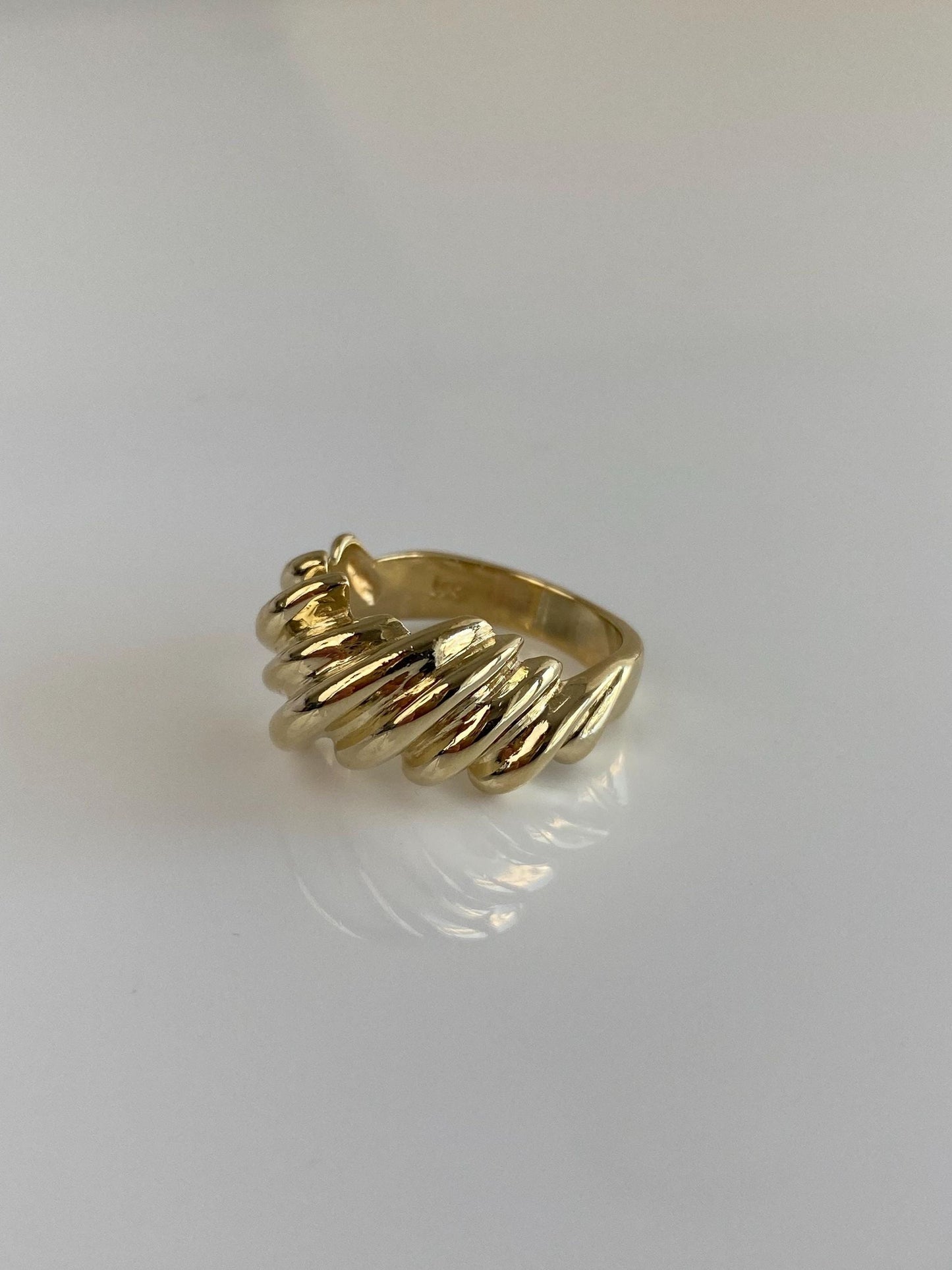 Solid 14k Yellow Gold Scalloped Ring Band - Size 6
