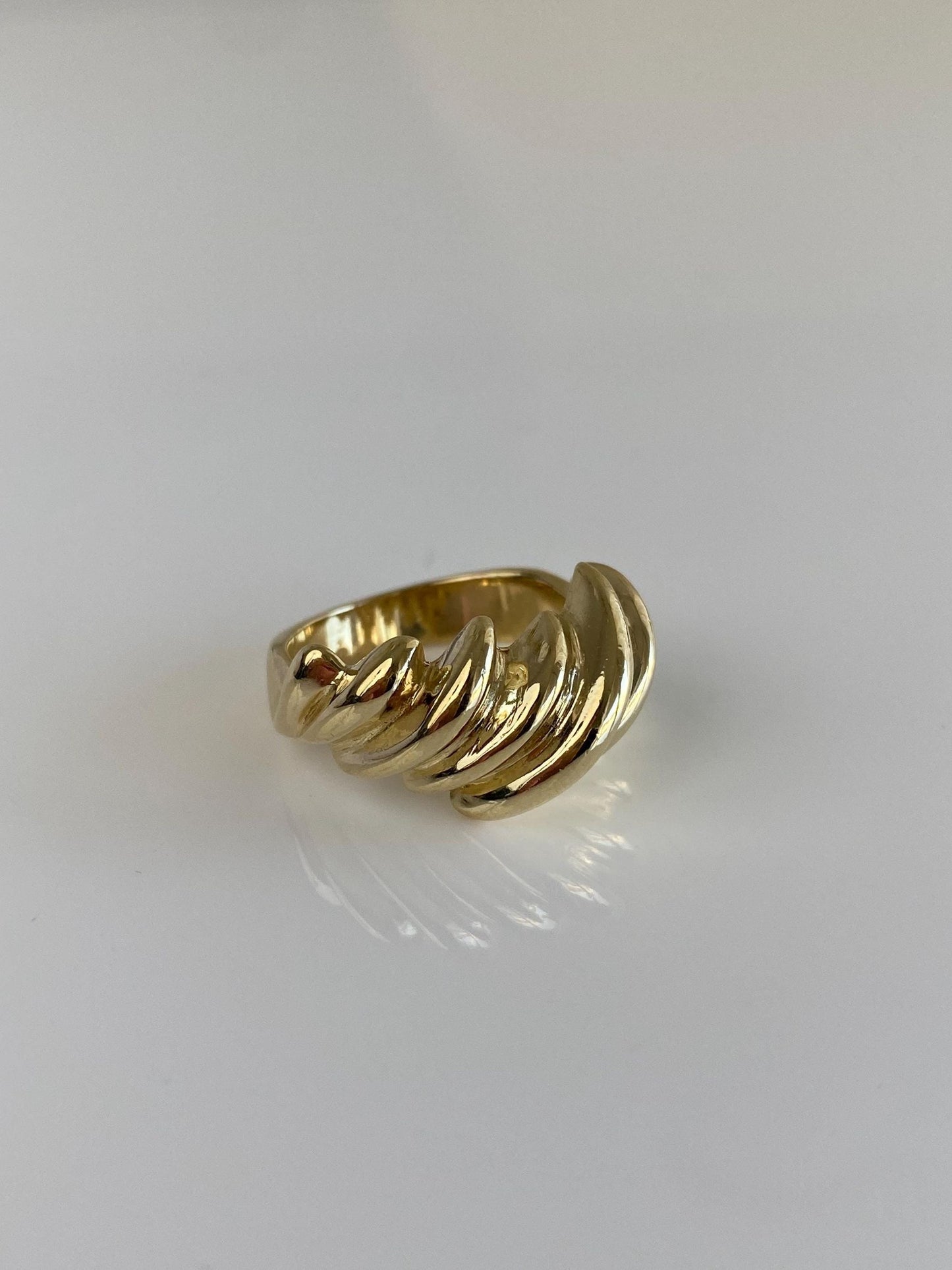 Solid 14k Yellow Gold Scalloped Ring Band - Size 6