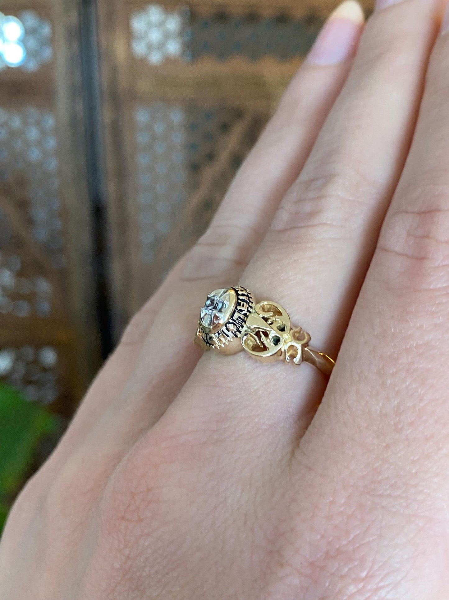 Vintage Solid 14k Yellow Gold Enamel Clear Quartz Class Ring - Size 7.25