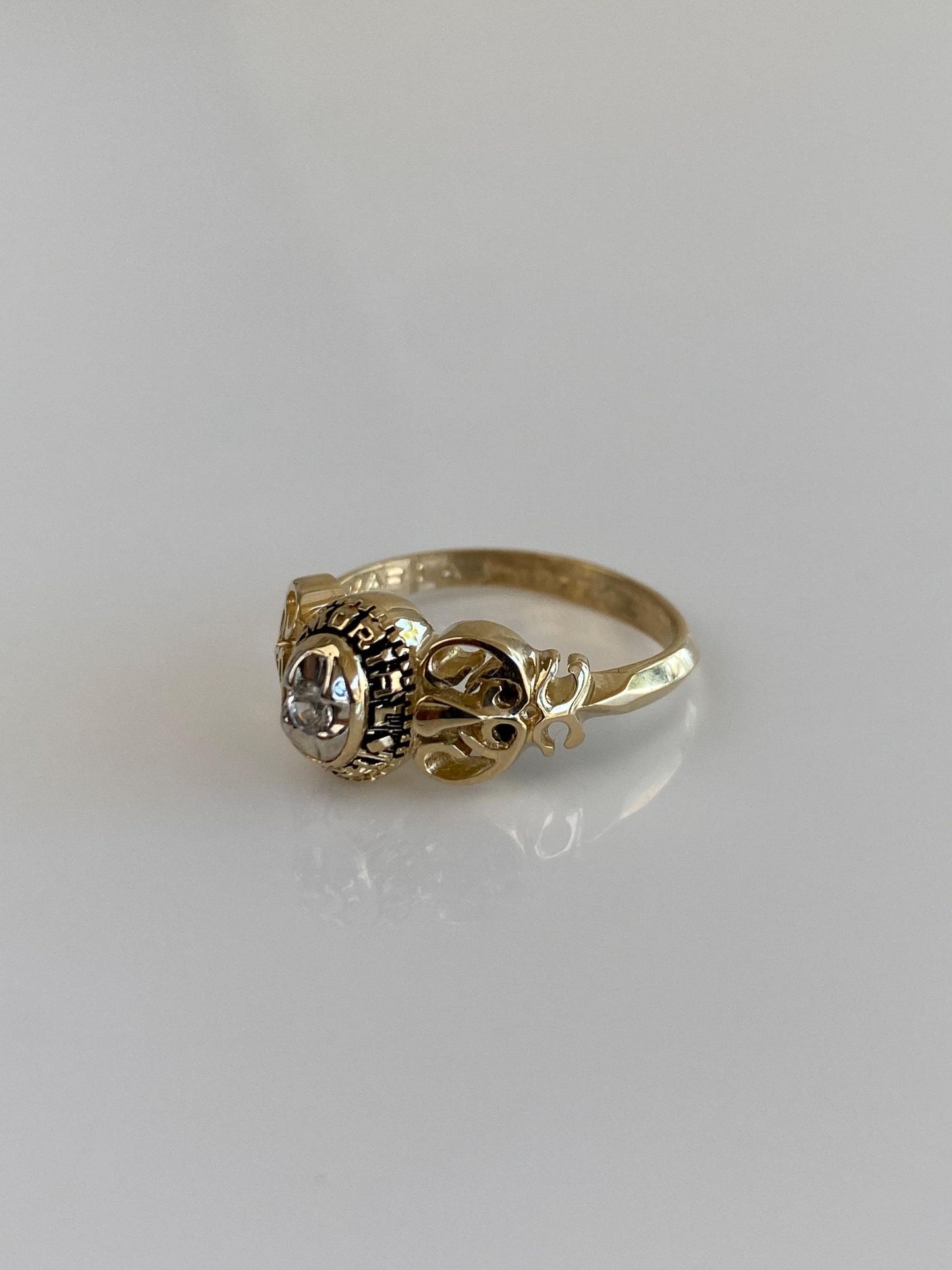 Vintage Solid 14k Yellow Gold Enamel Clear Quartz Class Ring - Size 7.25