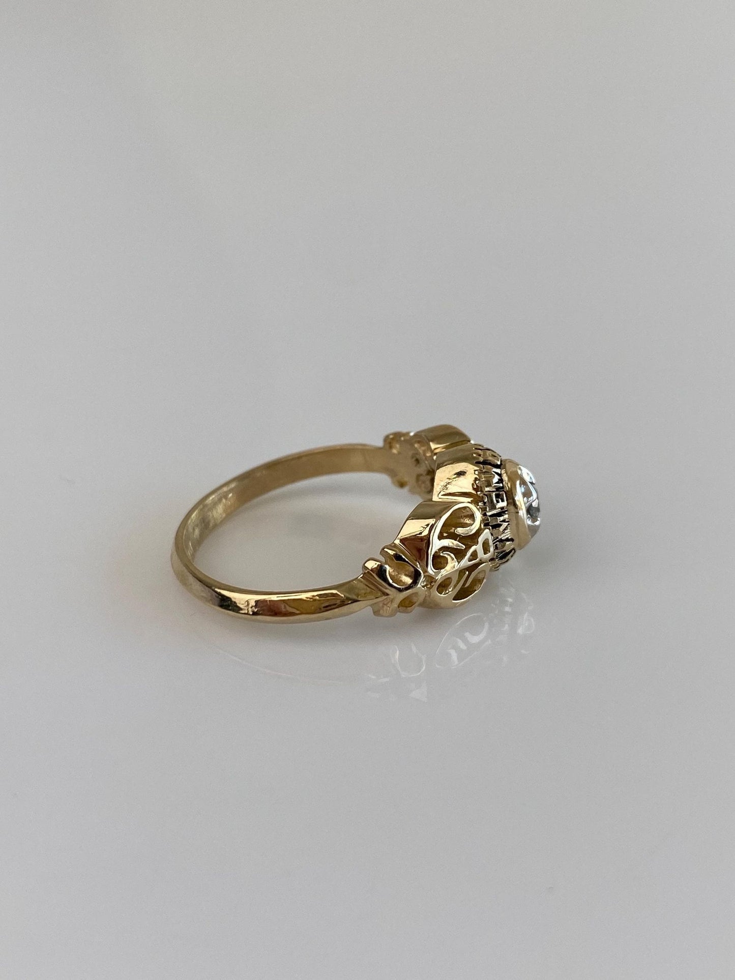 Vintage Solid 14k Yellow Gold Enamel Clear Quartz Class Ring - Size 7.25
