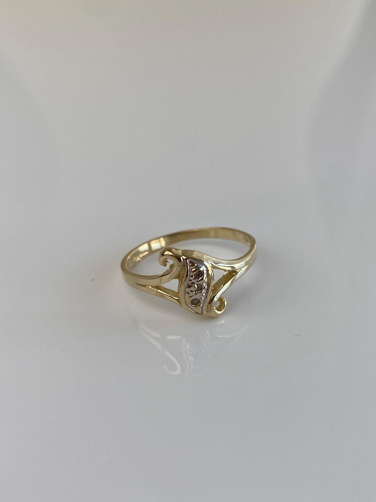 Vintage Solid 14k White & Yellow Gold Diamond Ring - Size 6.75