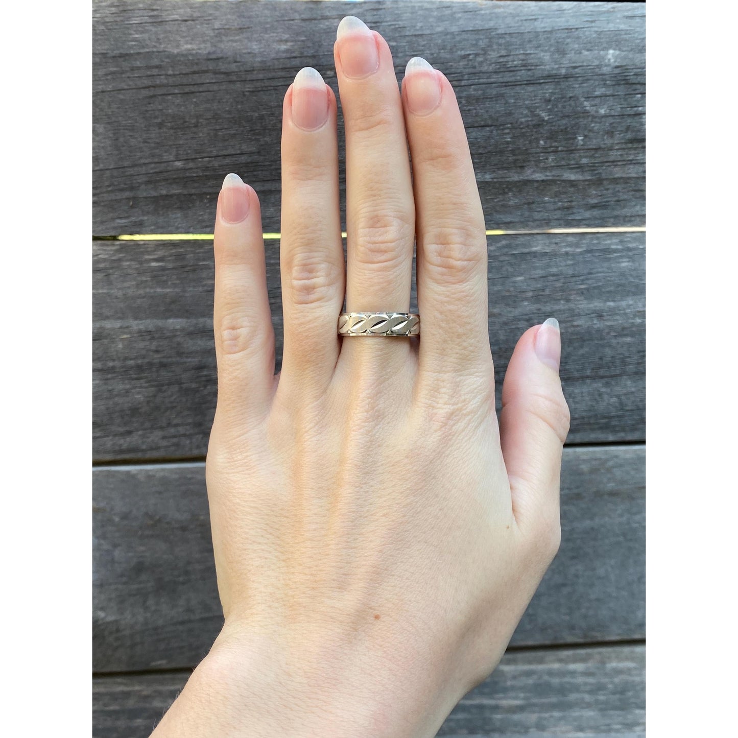 Vintage Solid 14k White Gold Diamond Cut Ring Band - Size 10.25