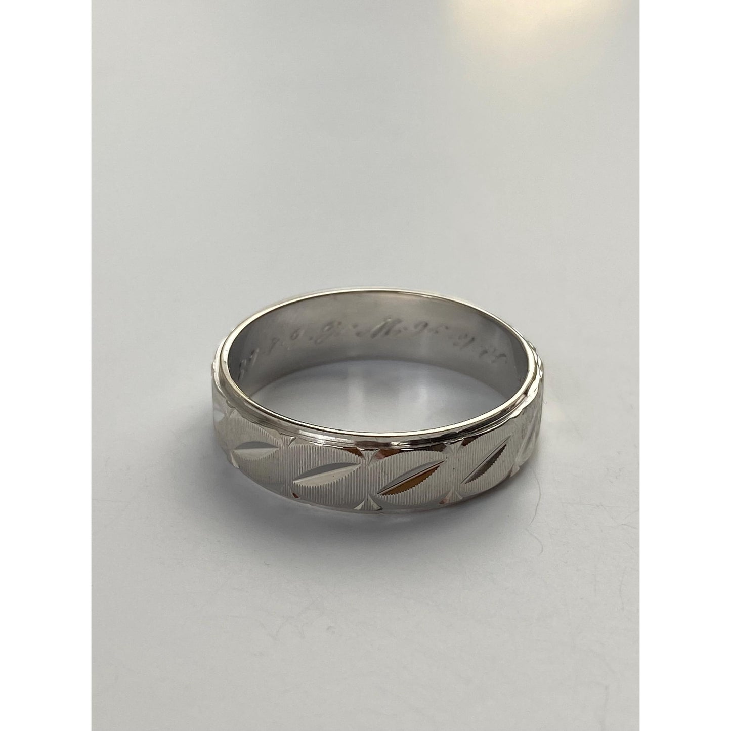 Vintage Solid 14k White Gold Diamond Cut Ring Band - Size 10.25